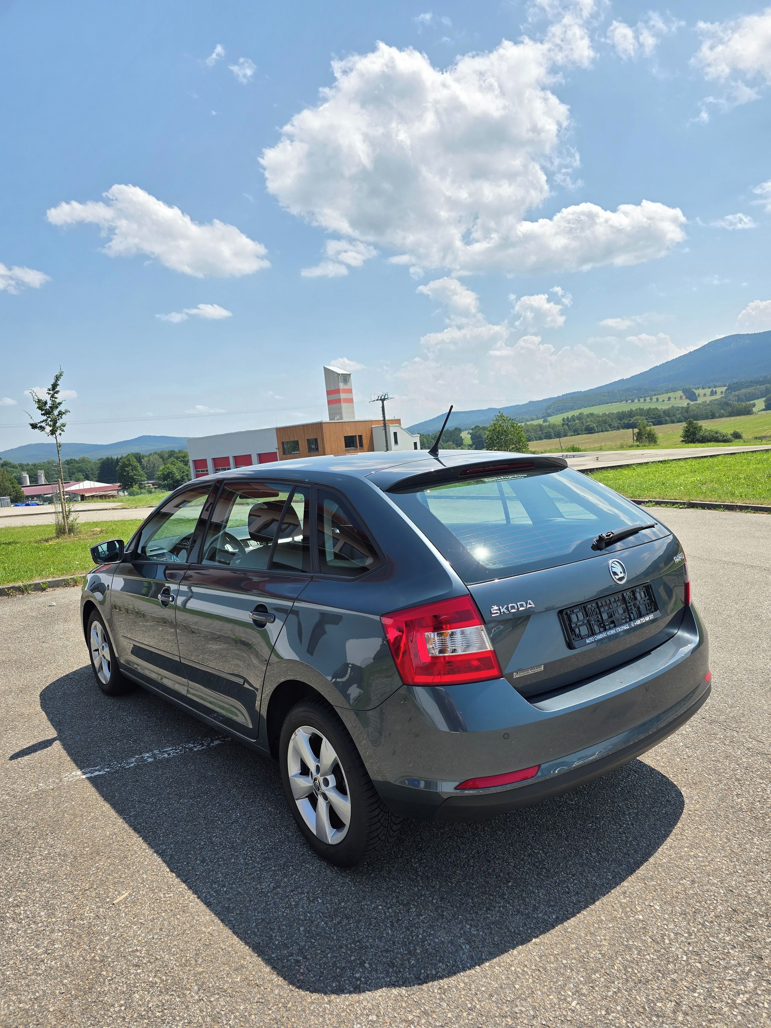 Škoda Rapid, 1.6 TDI Spaceback Elegance - fotka 5