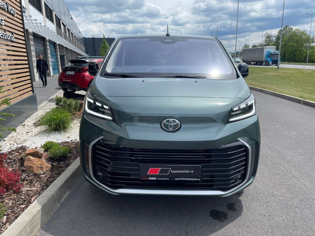 Toyota Proace Verso, 2.2D 180HP 8A/T VIP 6 - fotka 2