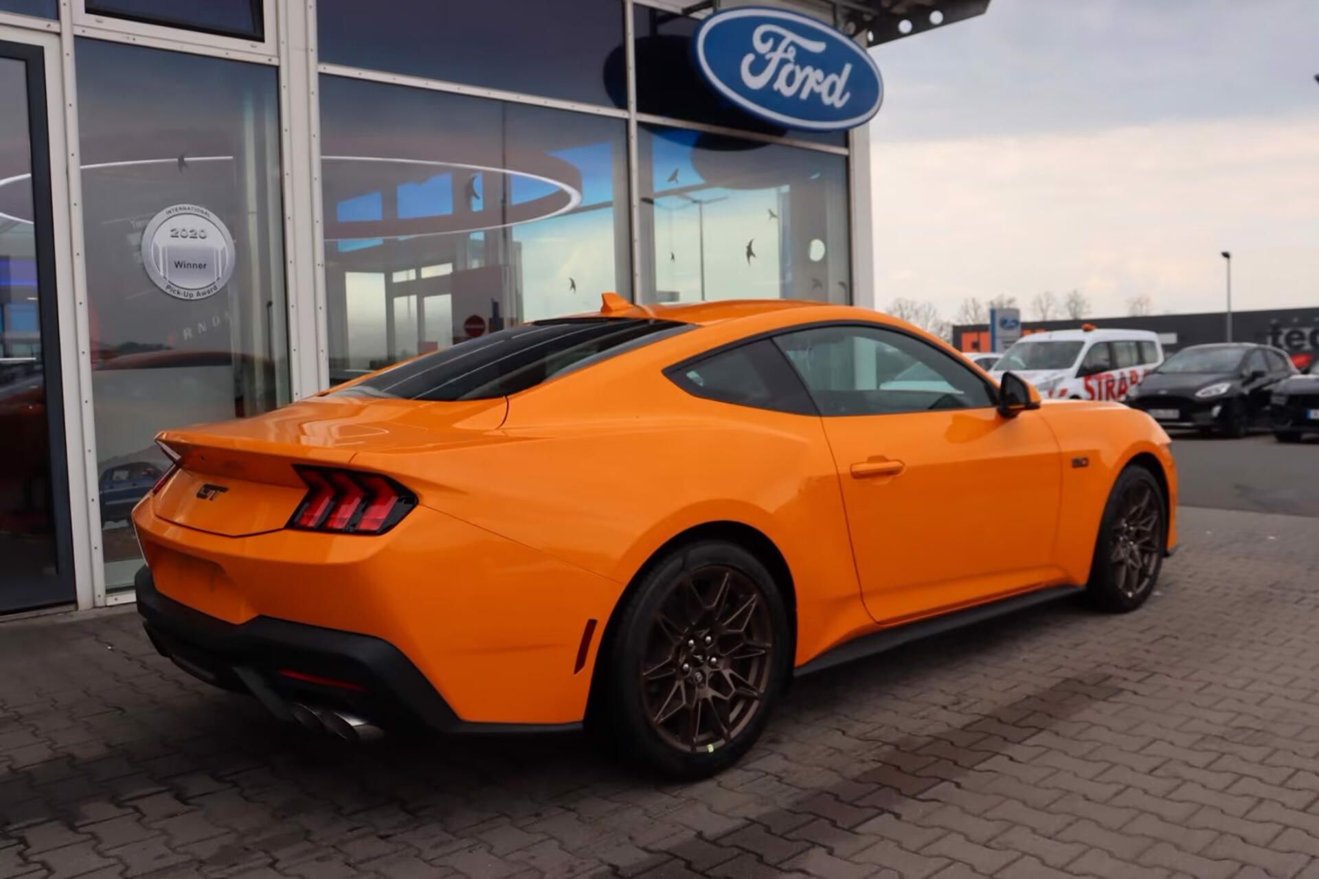Ford Mustang, Fastback 5.0 Bronze-Styling - fotka 5