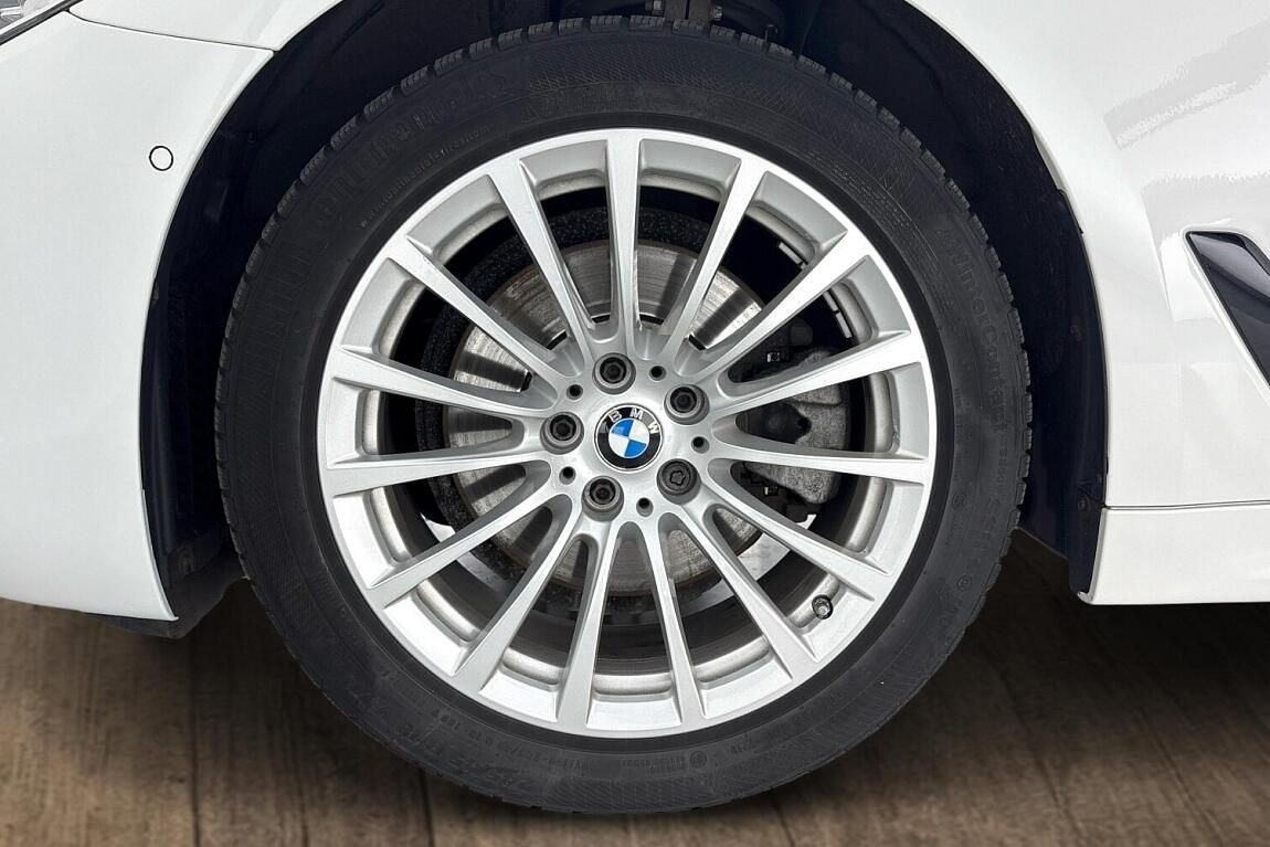 BMW Řada 5, 520d xDrive Limousine - fotka 6