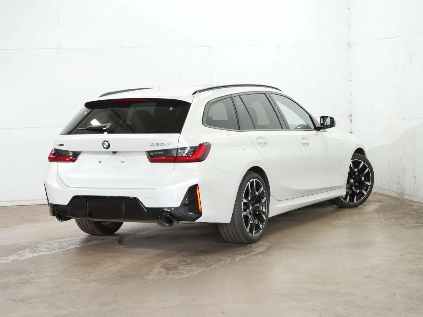 BMW Řada 3, 330d xDrive Touring M PRO - fotka 4