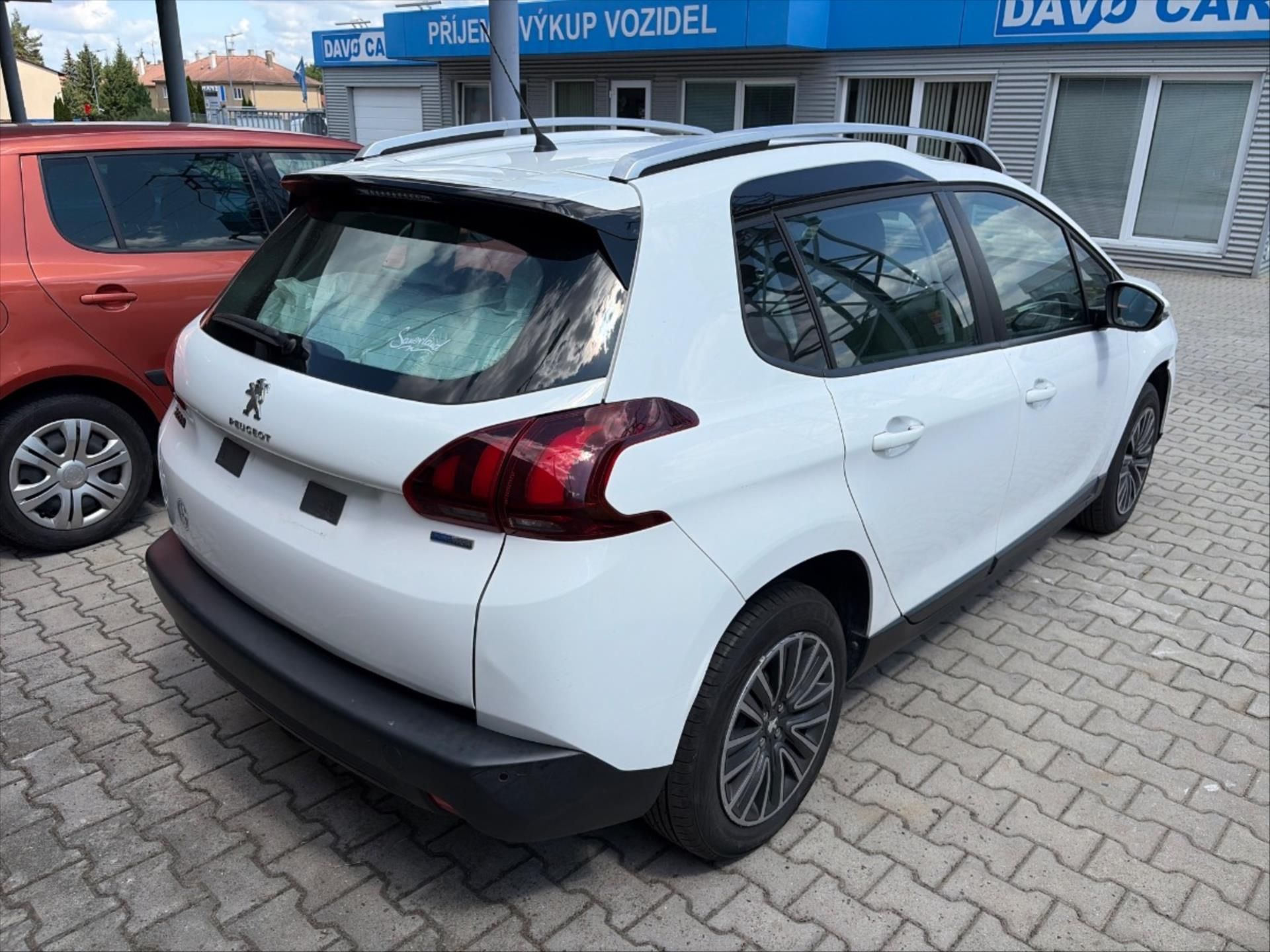 Peugeot 2008, 1.2 PureTech 60 kW Klima - fotka 6