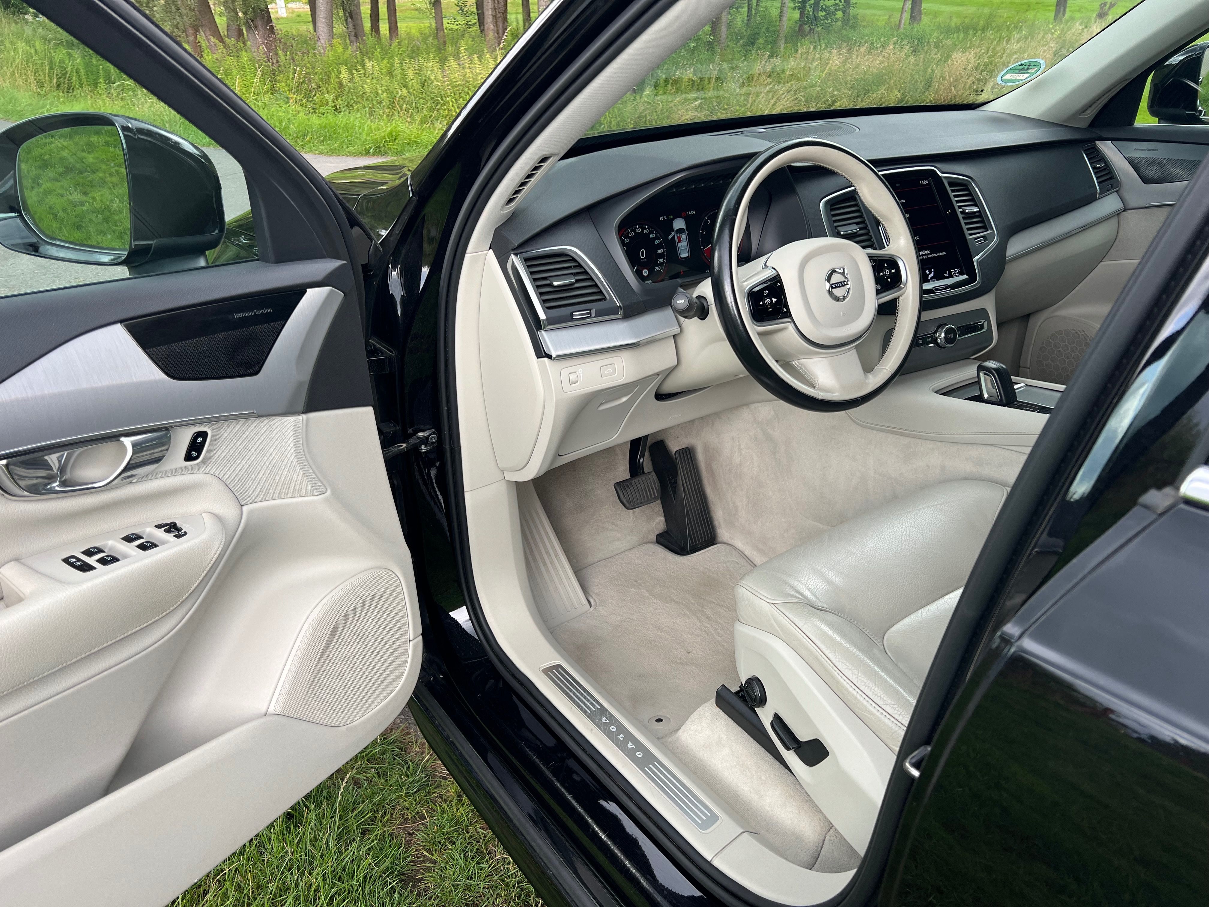 Volvo XC90, B5 2.0i Mild-Hybrid AWD 184kw - fotka 5