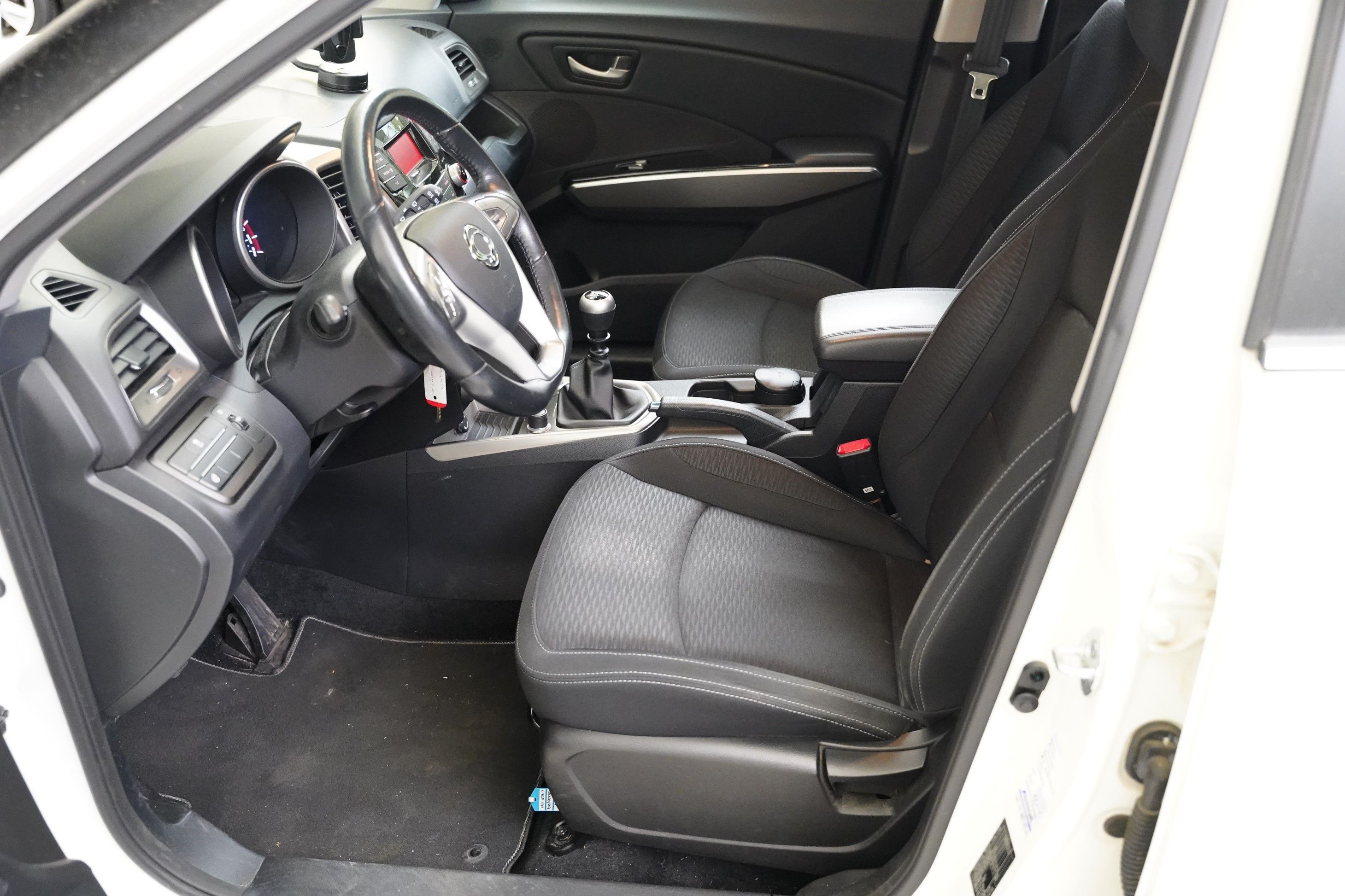 SsangYong Tivoli, 1.6i 94 kW Crystal 4x2 - fotka 5