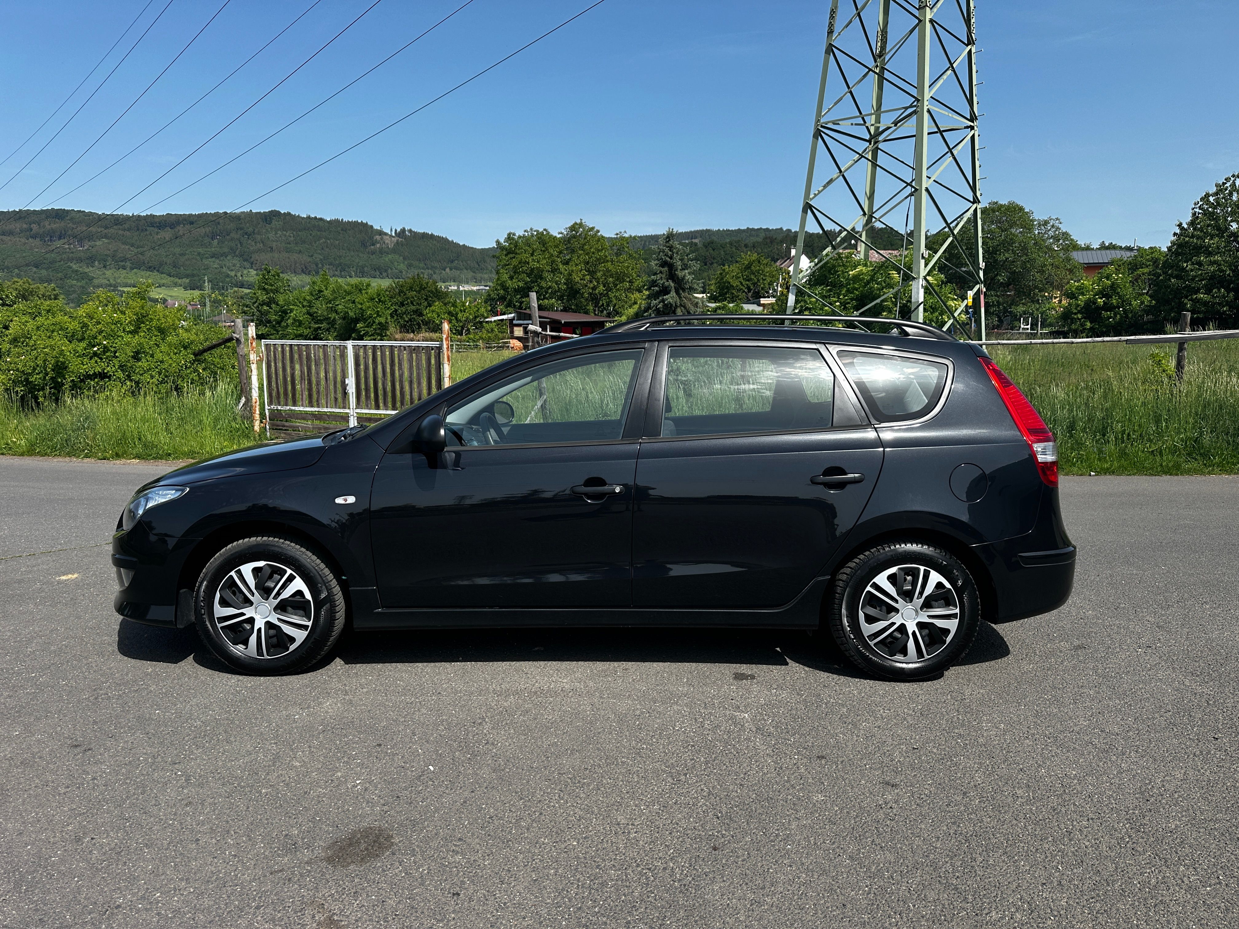 Hyundai i30, HYUNDAI i30 CW, 1.6D, r.v.2010 - fotka 4