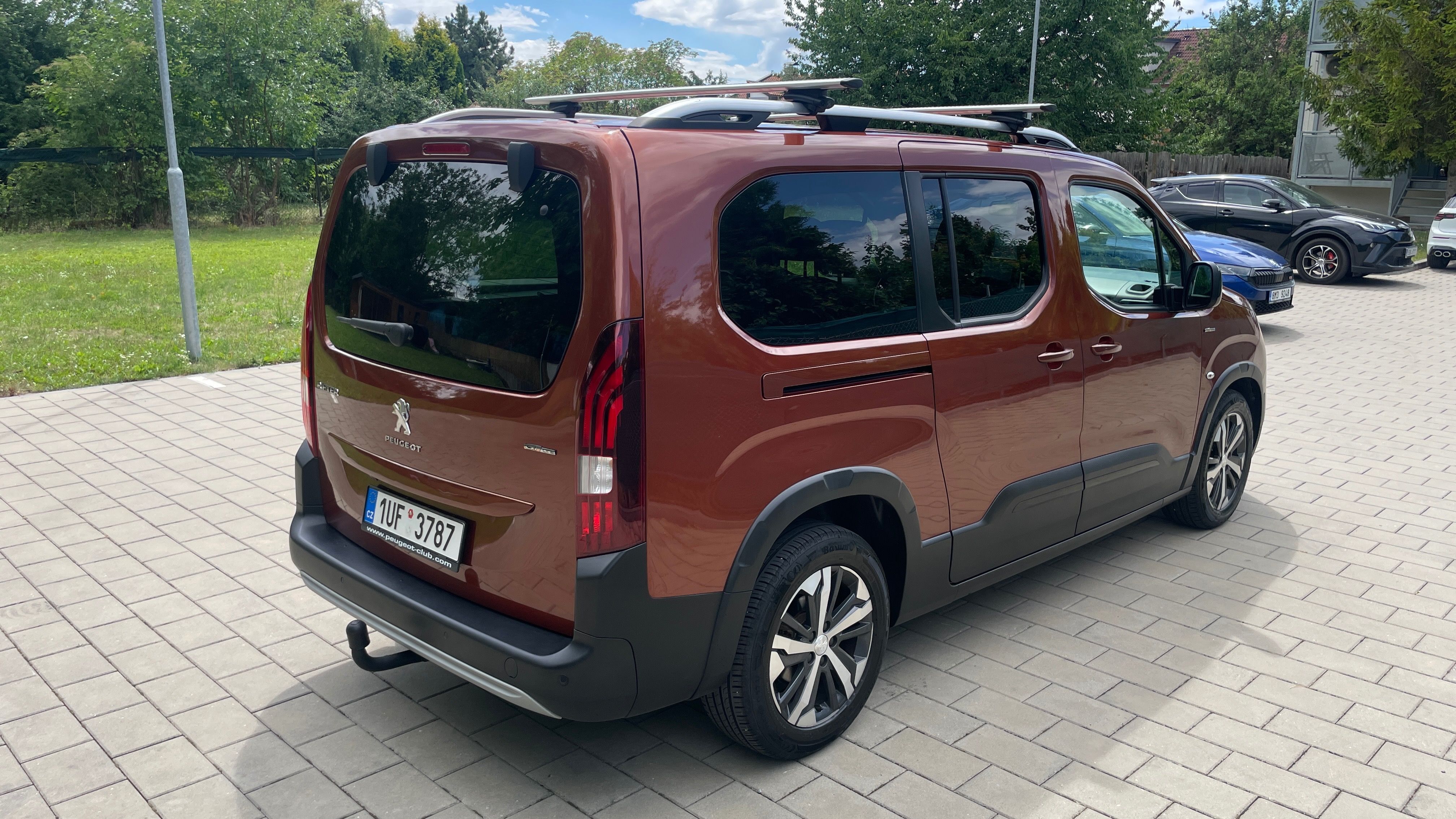 Peugeot Rifter, 1.5 BlueHDi 96kW EAT8 v záruce - fotka 3