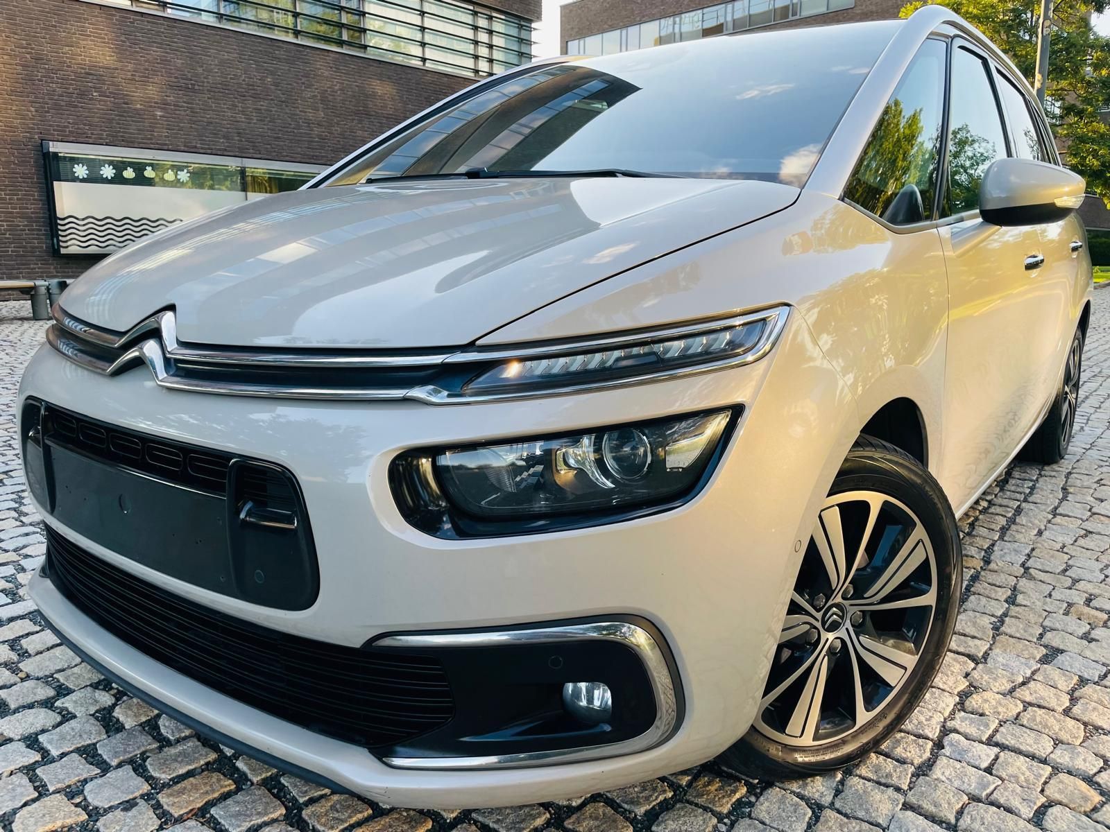 Citroën Grand C4 Picasso, 2.0HDi MAN 7MÍST KAMERA TAŽNÉ - fotka 2