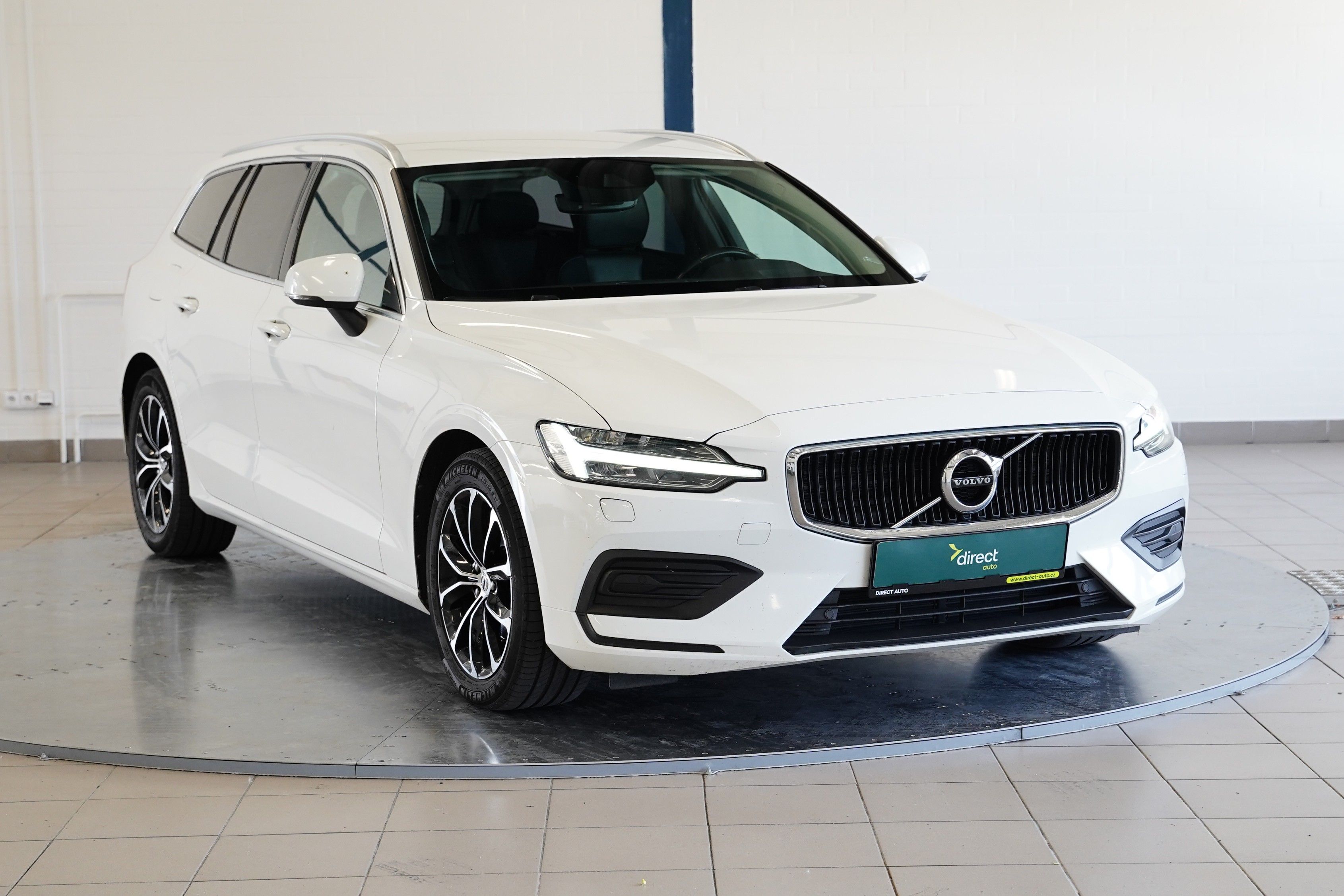 Volvo V60, D4 140 kW Momentum - fotka 2