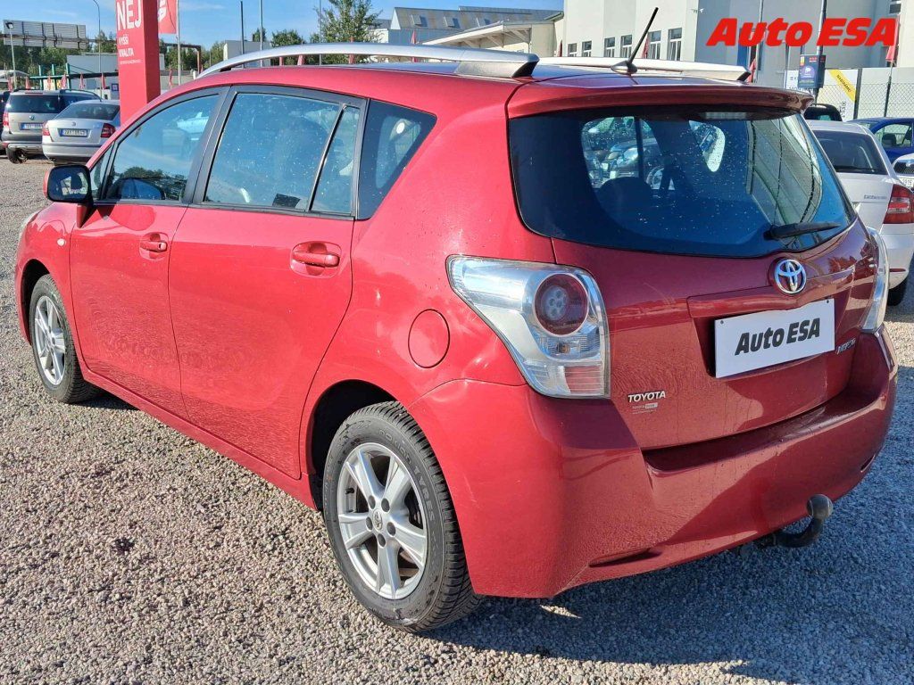Toyota Verso, 2.0 - fotka 6