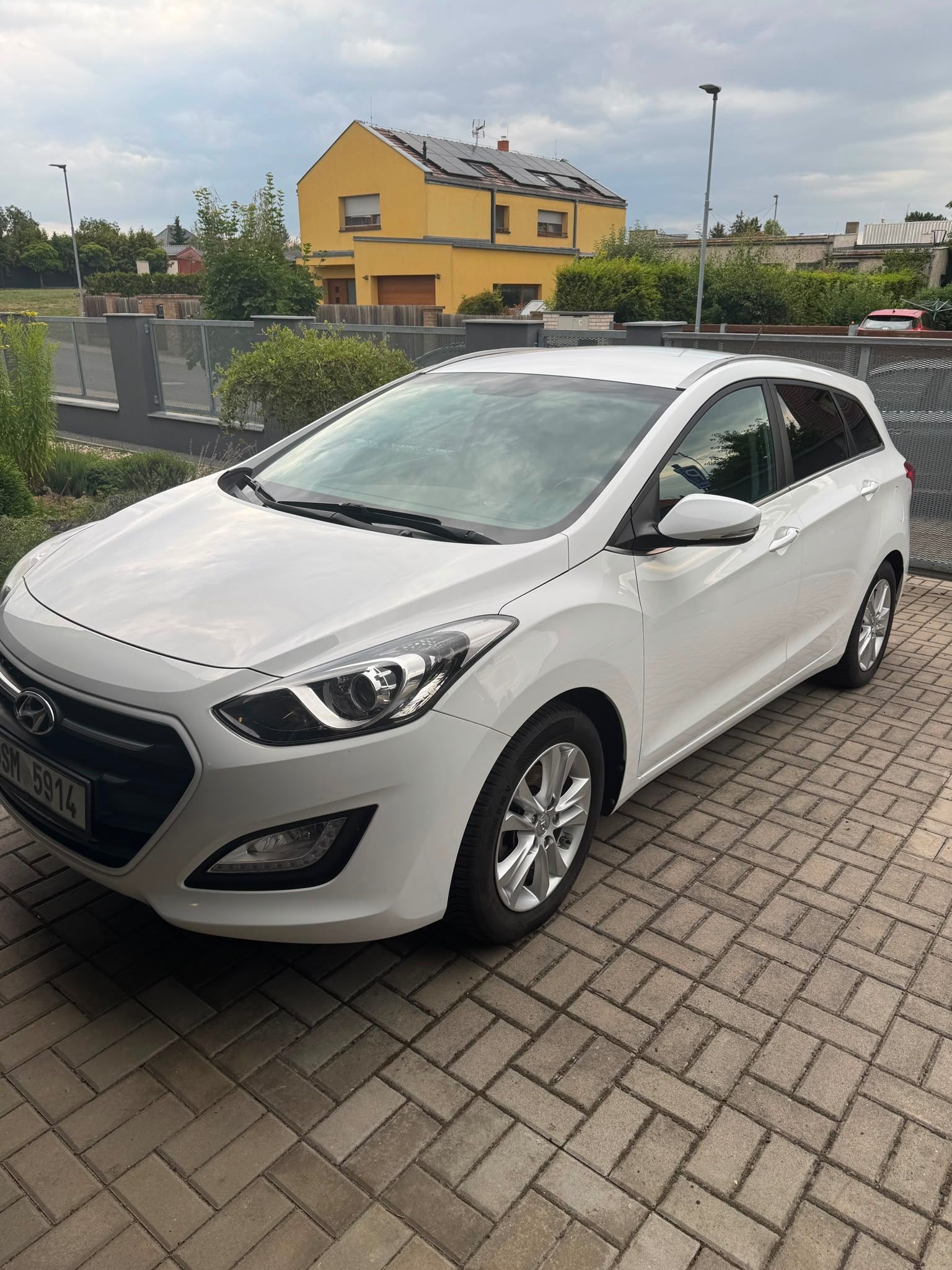 Hyundai i30, 1,6GDi Kombi Nehavarováno - fotka 2