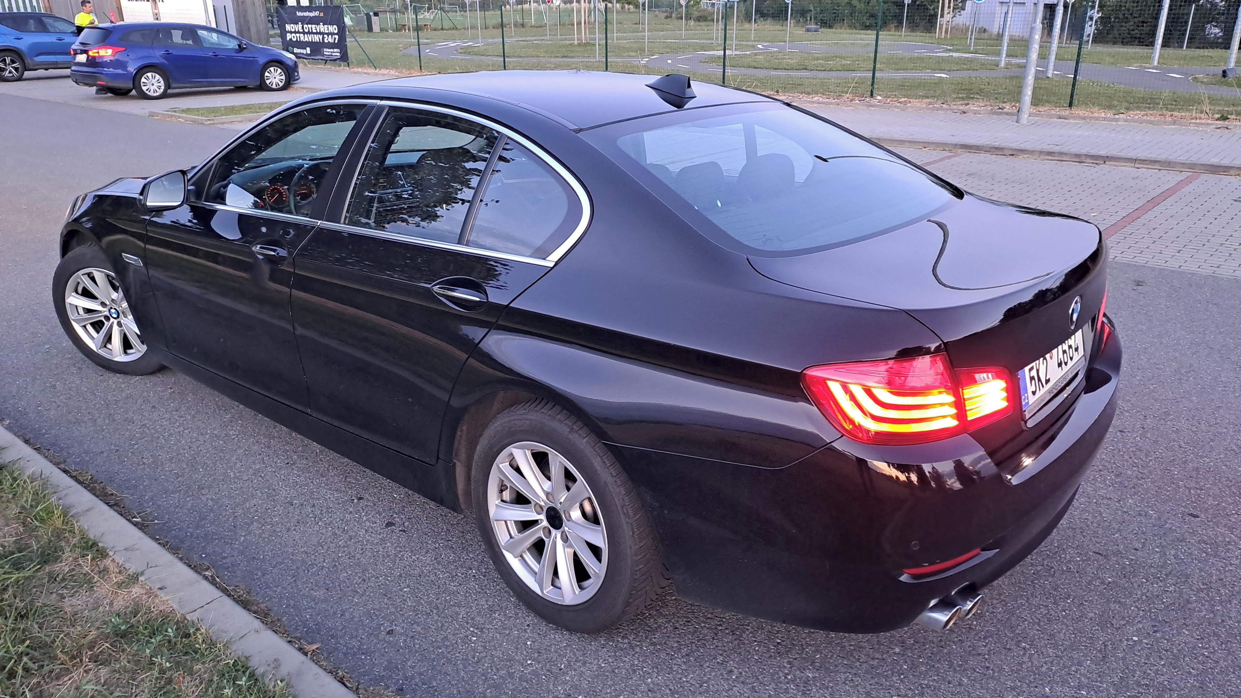BMW Řada 5, 520d - fotka 6