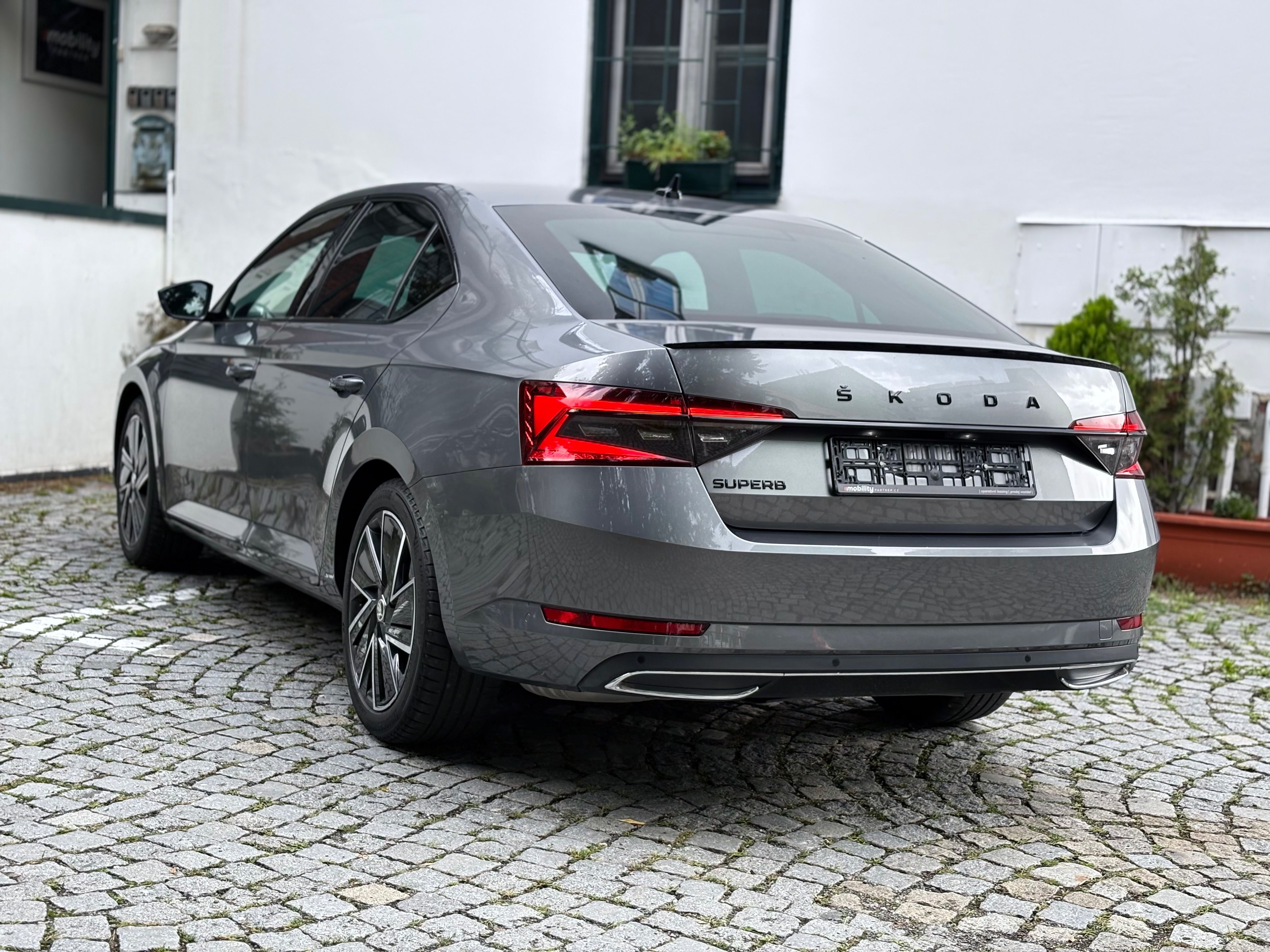 Škoda Superb, SPORTLINE 1.5 TSI 110kW DSG,ČR - fotka 2