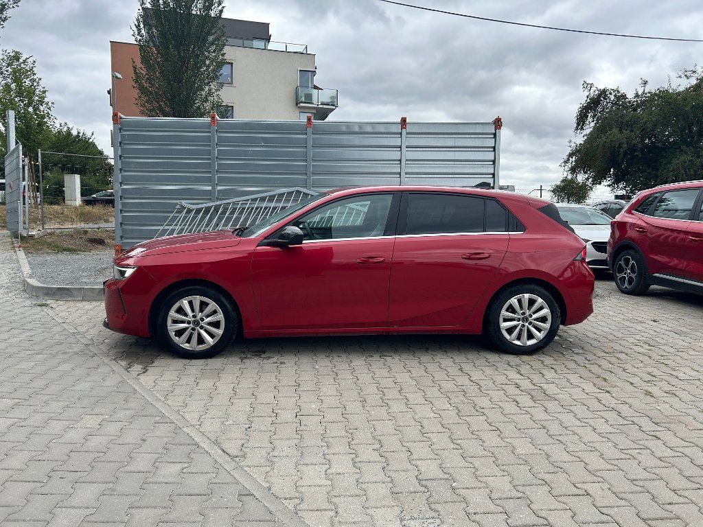 Opel Astra, Elegance 1,2 Turbo 96kW MT6 - fotka 2