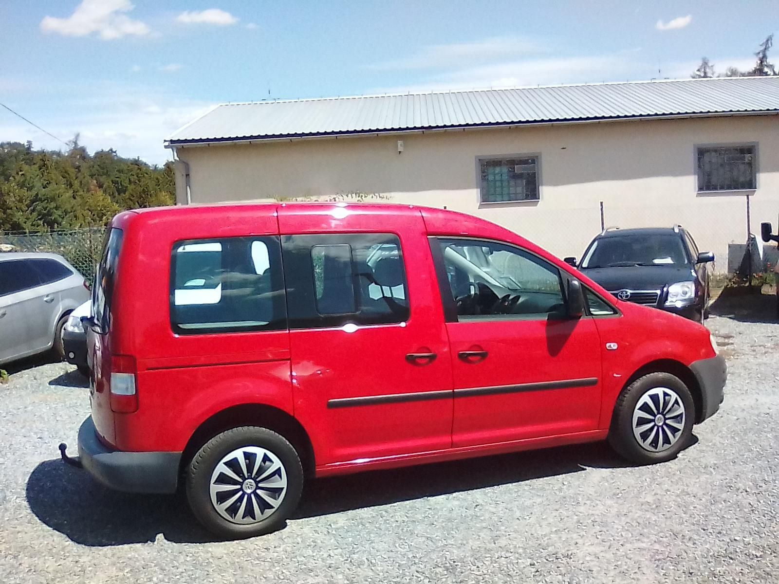 Volkswagen Caddy, 1.4i 16V , 7.míst, závěs - fotka 4