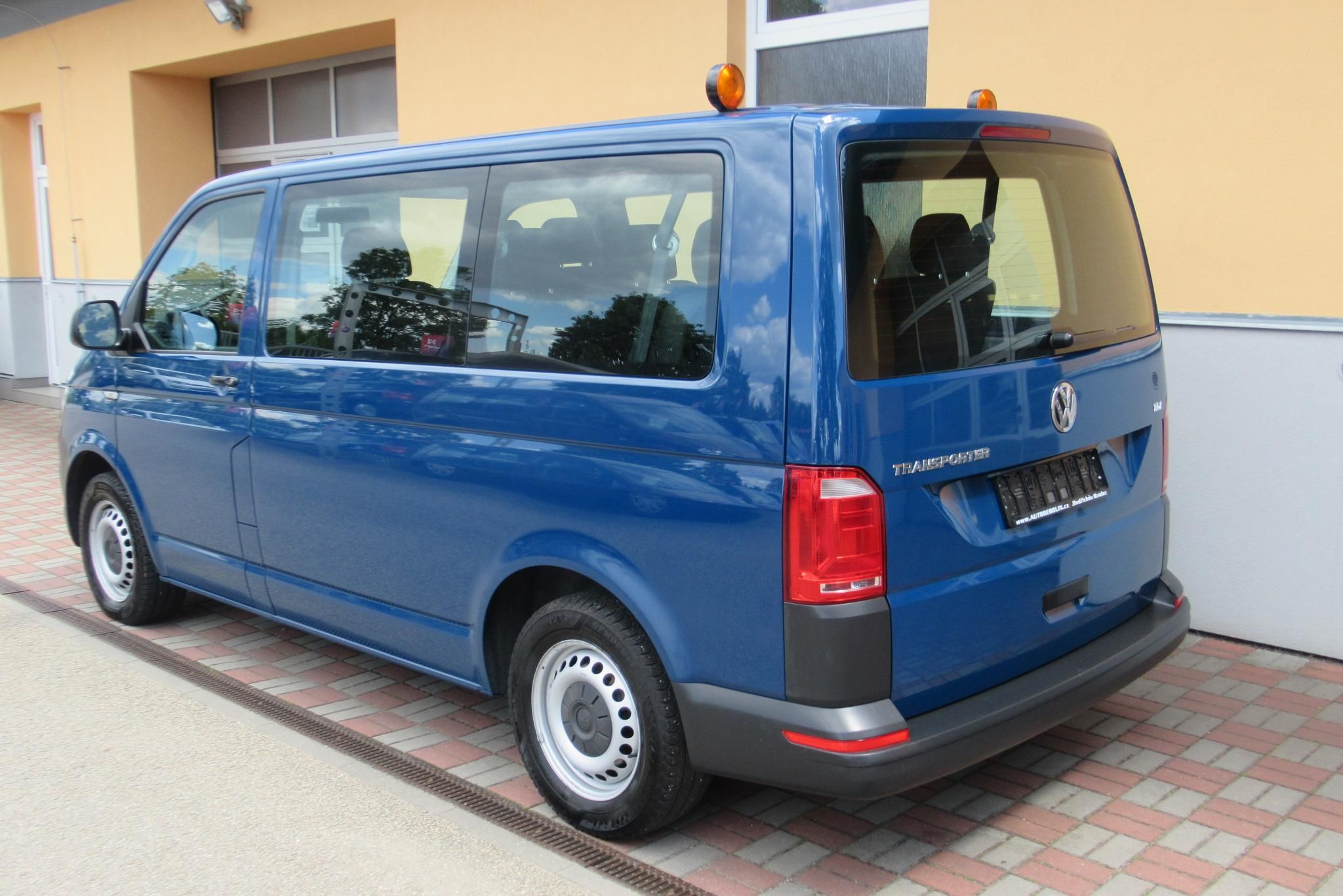Volkswagen Transporter, T6 2.0TDI KLIMA EL.DVEŘE 9MÍST - fotka 2
