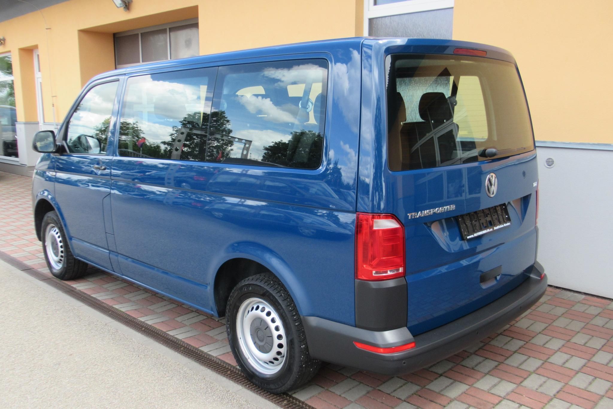 Volkswagen Transporter, T6 2.0 TDI KLIMA 9 MÍST - fotka 2