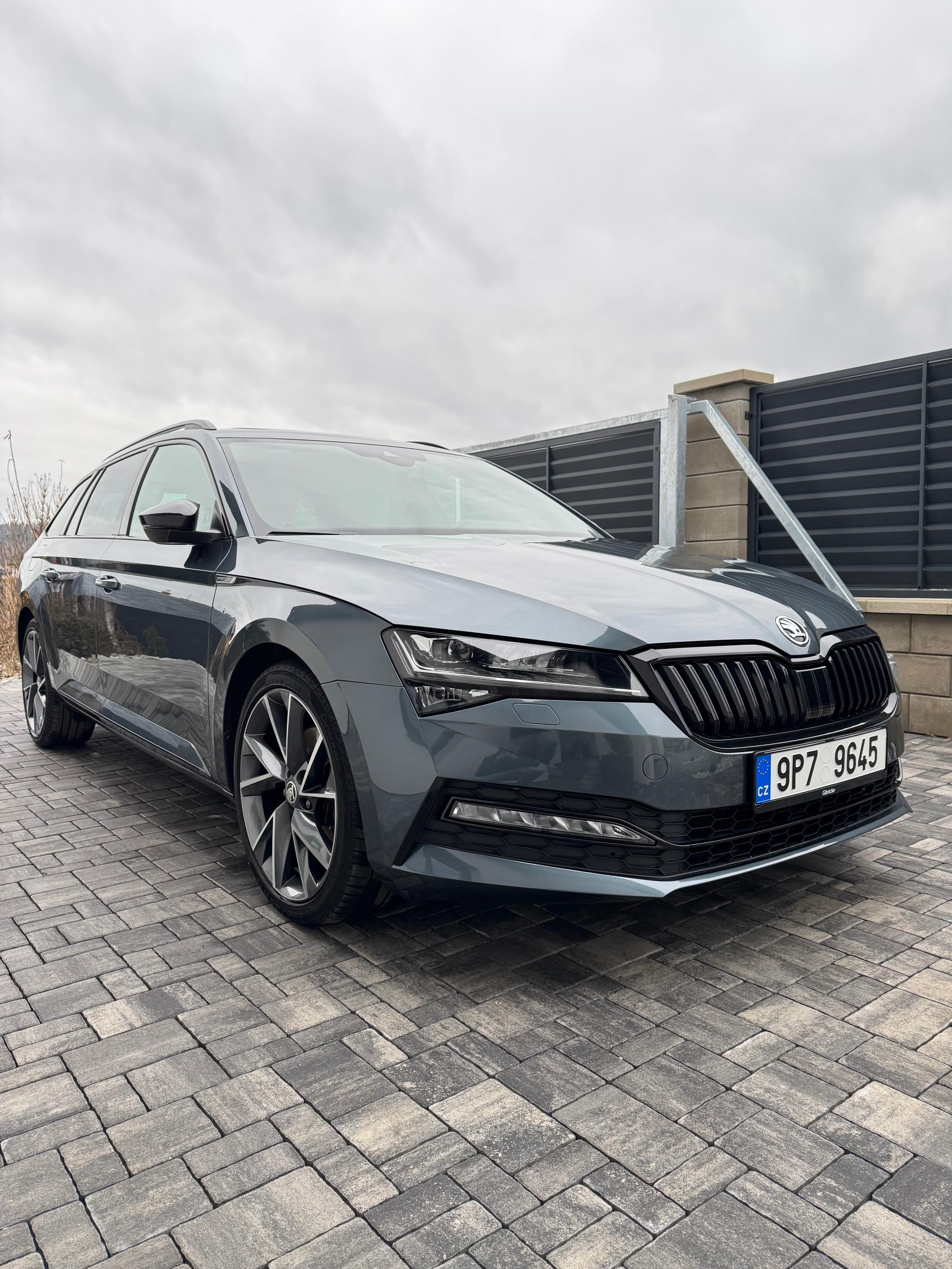 Škoda Superb, 2.0 TDI DSG - fotka 2