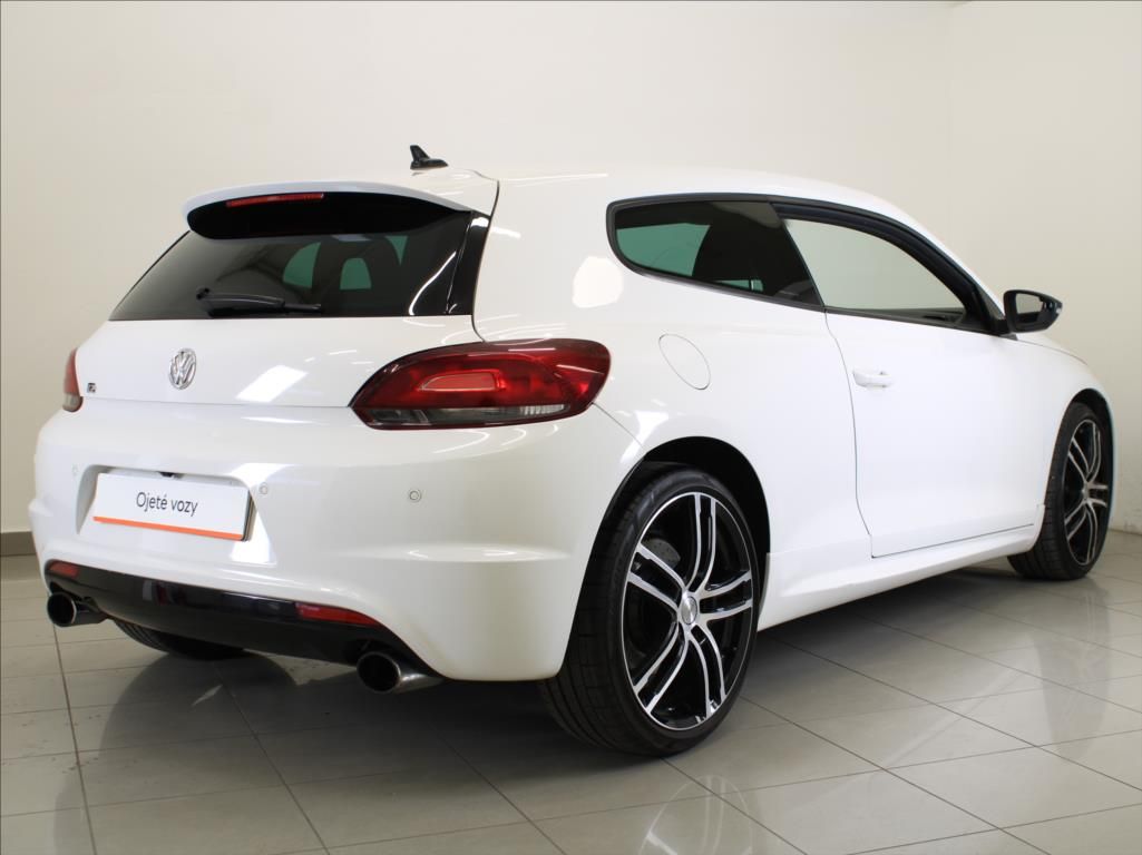 Volkswagen Scirocco, 2,0 R 195kW Manuál 162tkm. - fotka 3