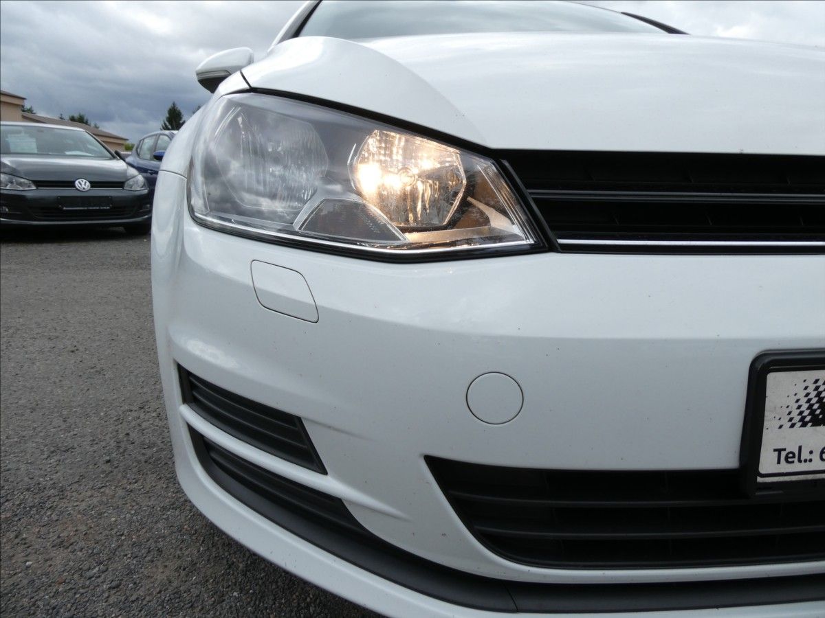 Volkswagen Golf, 1,2 TSi 81kW 2x kola, serviska - fotka 5