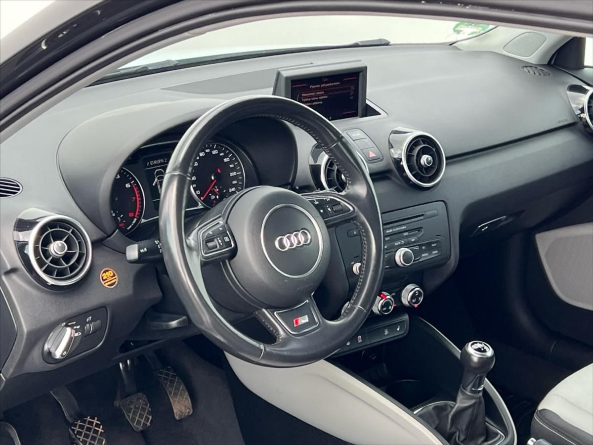 Audi A1, 1,2 TFSi 63 kW S-LINE - fotka 6