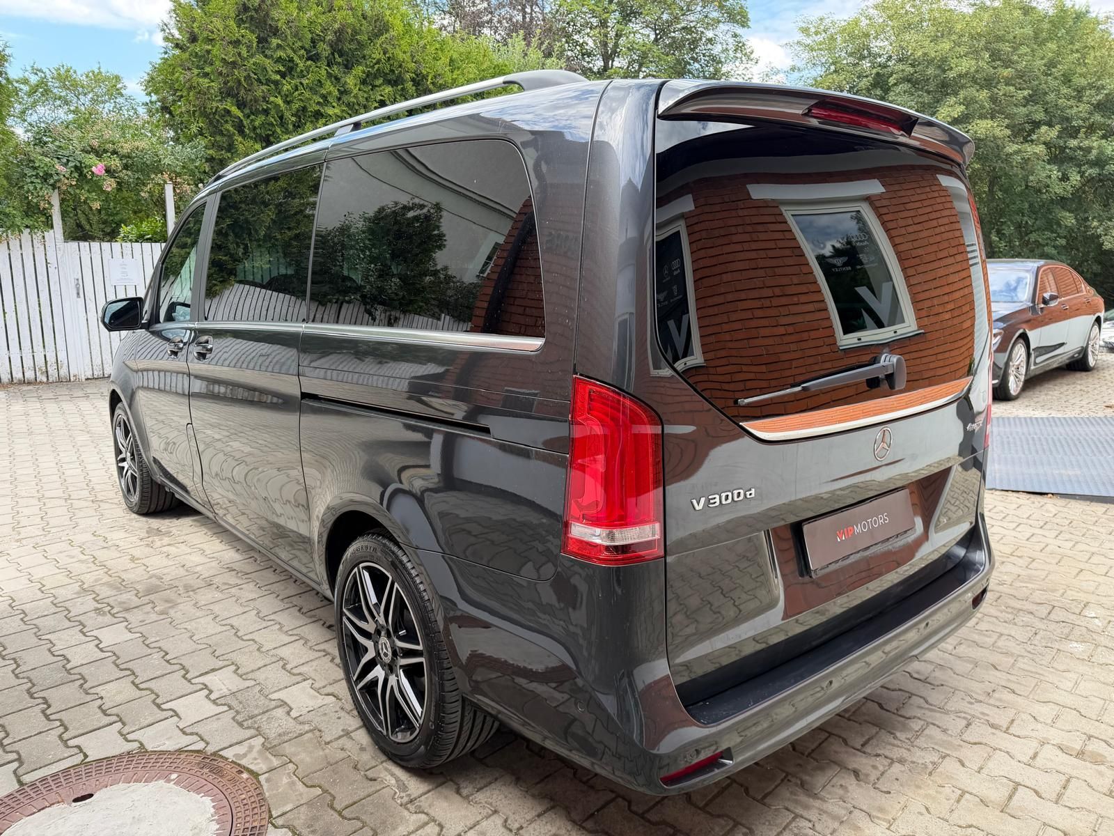 Mercedes-Benz Třídy V, V300D-AMG-4M-AVANT-R19-NEZ.TOP - fotka 4