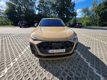 Audi Q5 SUV e-hybrid quattro