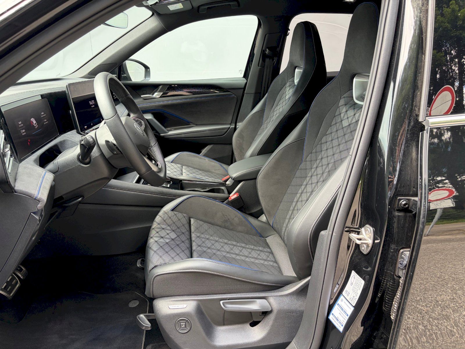 Volkswagen Tiguan, 2.0 TDI 142kW R-LINE DSG 4moti - fotka 6