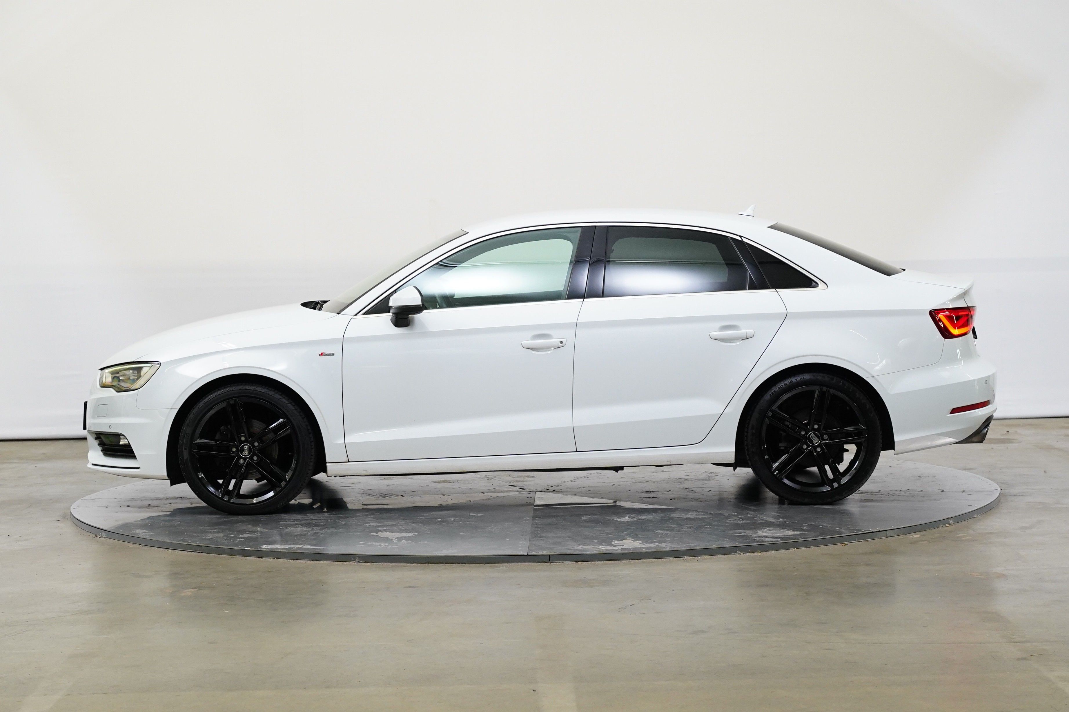 Audi A3, 1.4 TFSI 16V 103 kW S line - fotka 3
