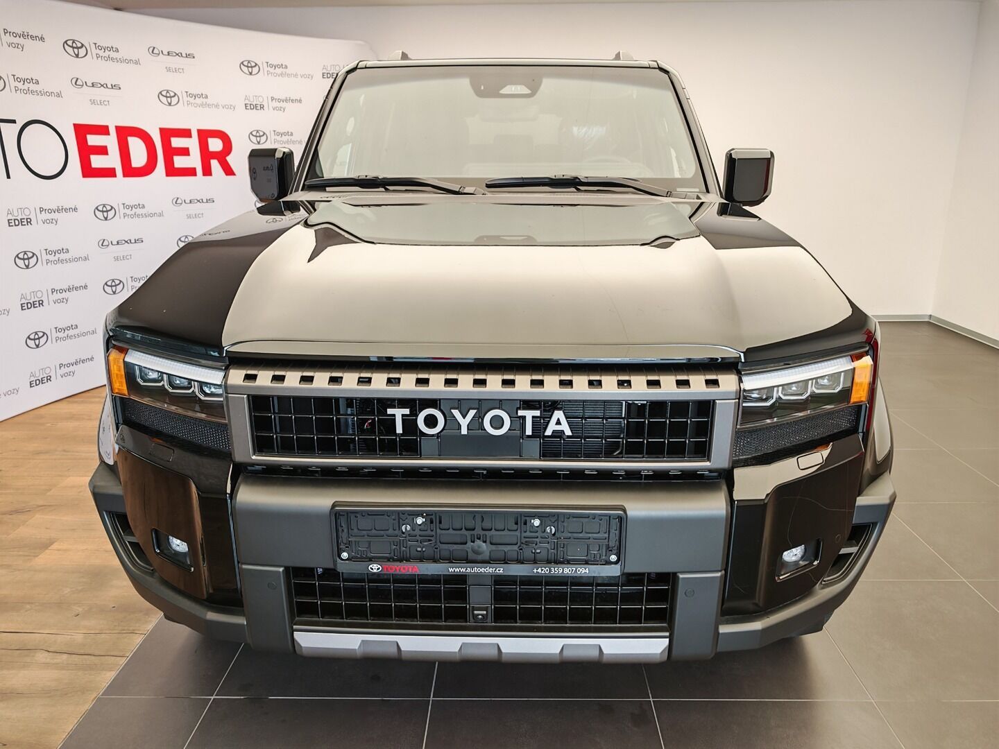 Toyota Land Cruiser, 2.8L Diesel Executive 4x4 - fotka 2