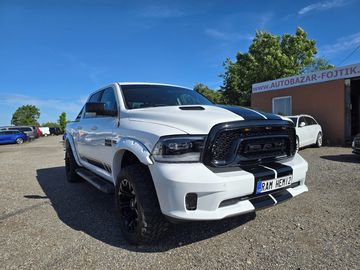 5.7 HEMI V8 Sport Crew Cab 4×4