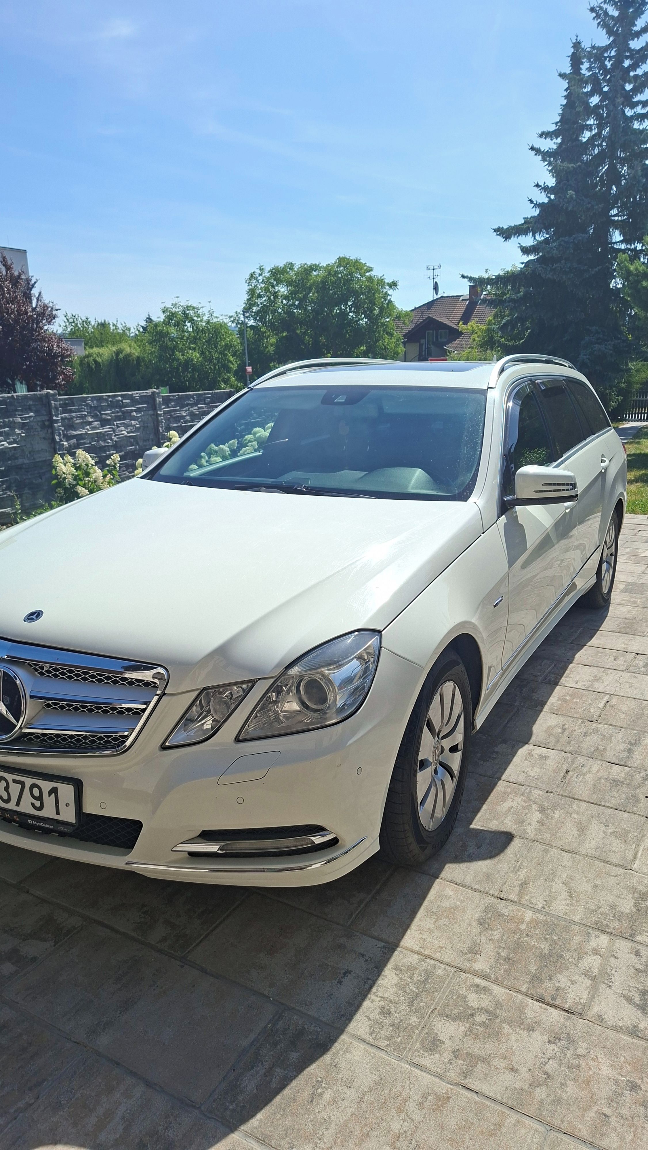 Mercedes-Benz Třídy E, Mercedes-Benz E 220 CDI