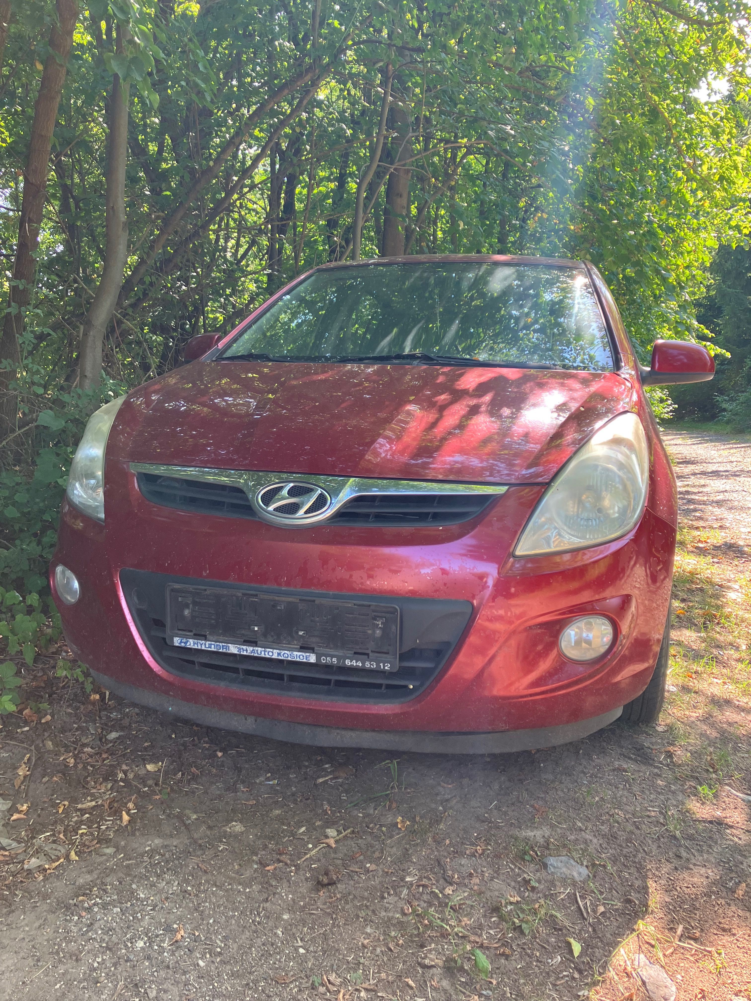 Hyundai i20, na díly, platná STK, pojízdné