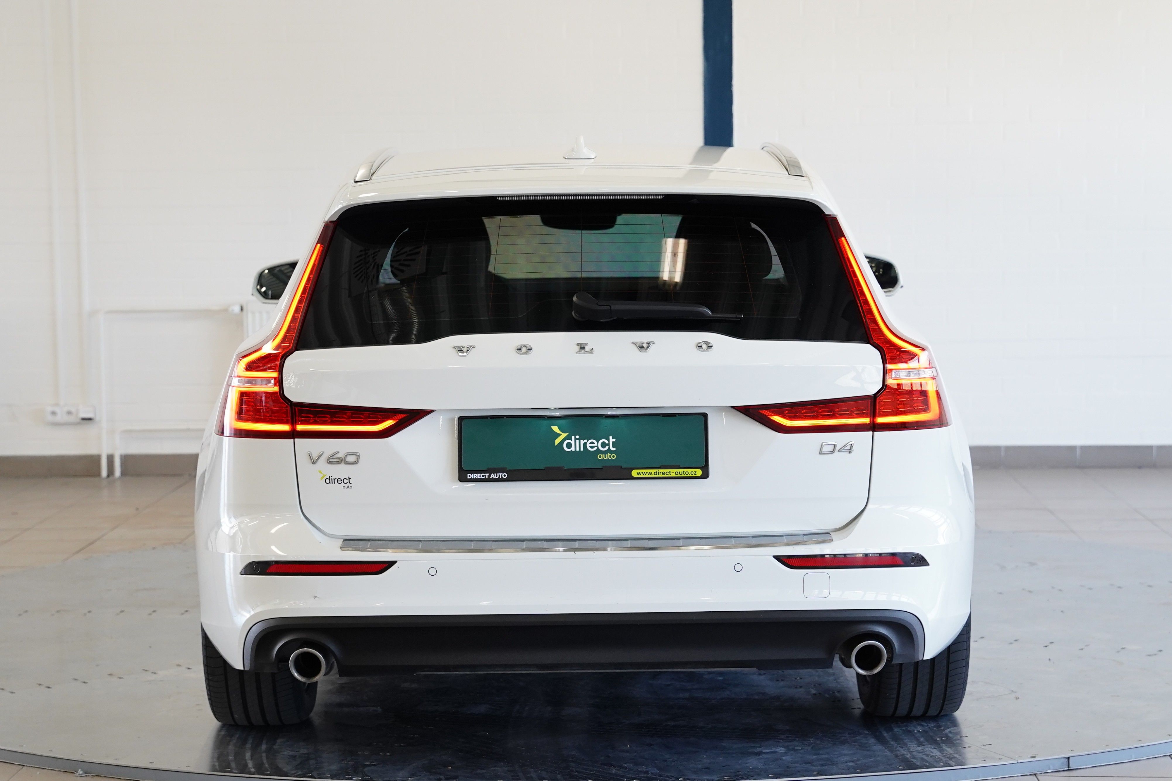Volvo V60, D4 140 kW Momentum - fotka 4