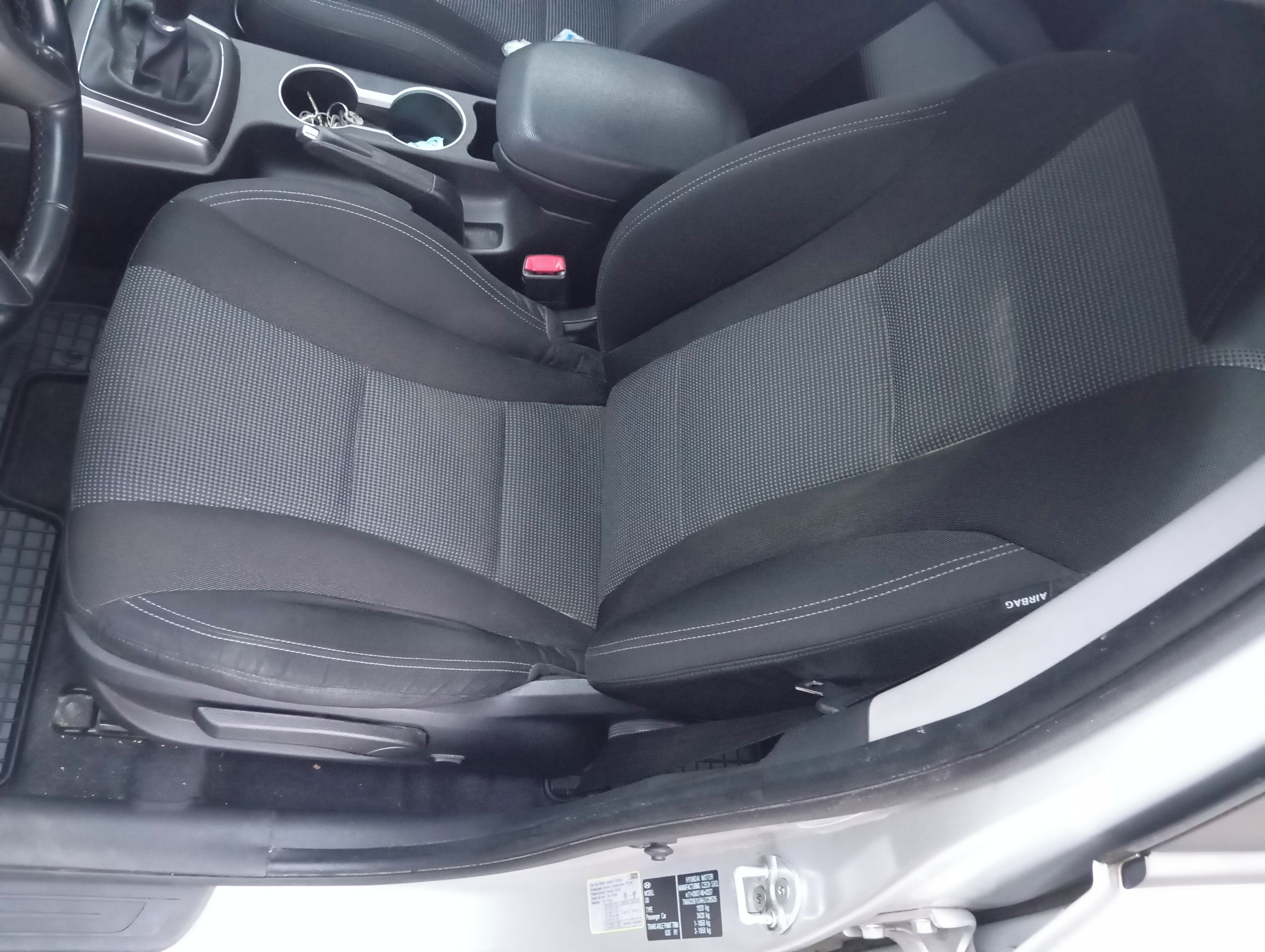 Hyundai i30, I30 169000km odpočet DPH - fotka 6