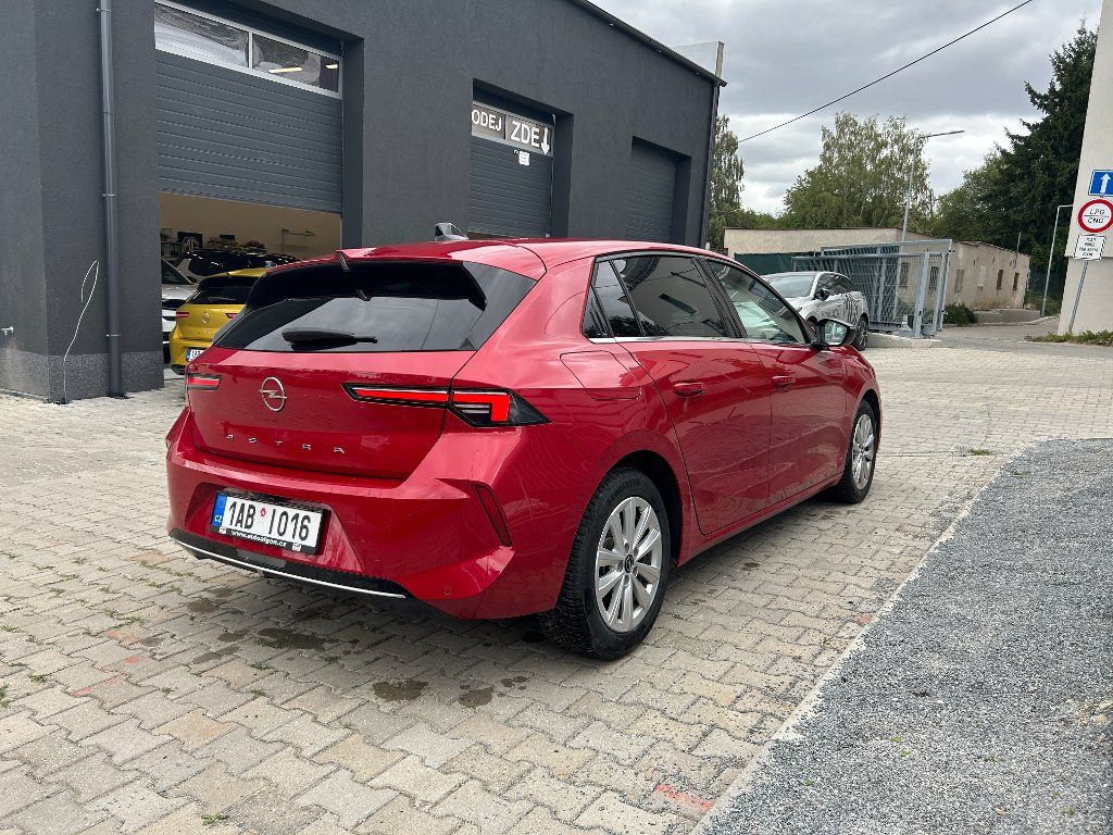 Opel Astra, Elegance 1,2 Turbo 96kW MT6 - fotka 4