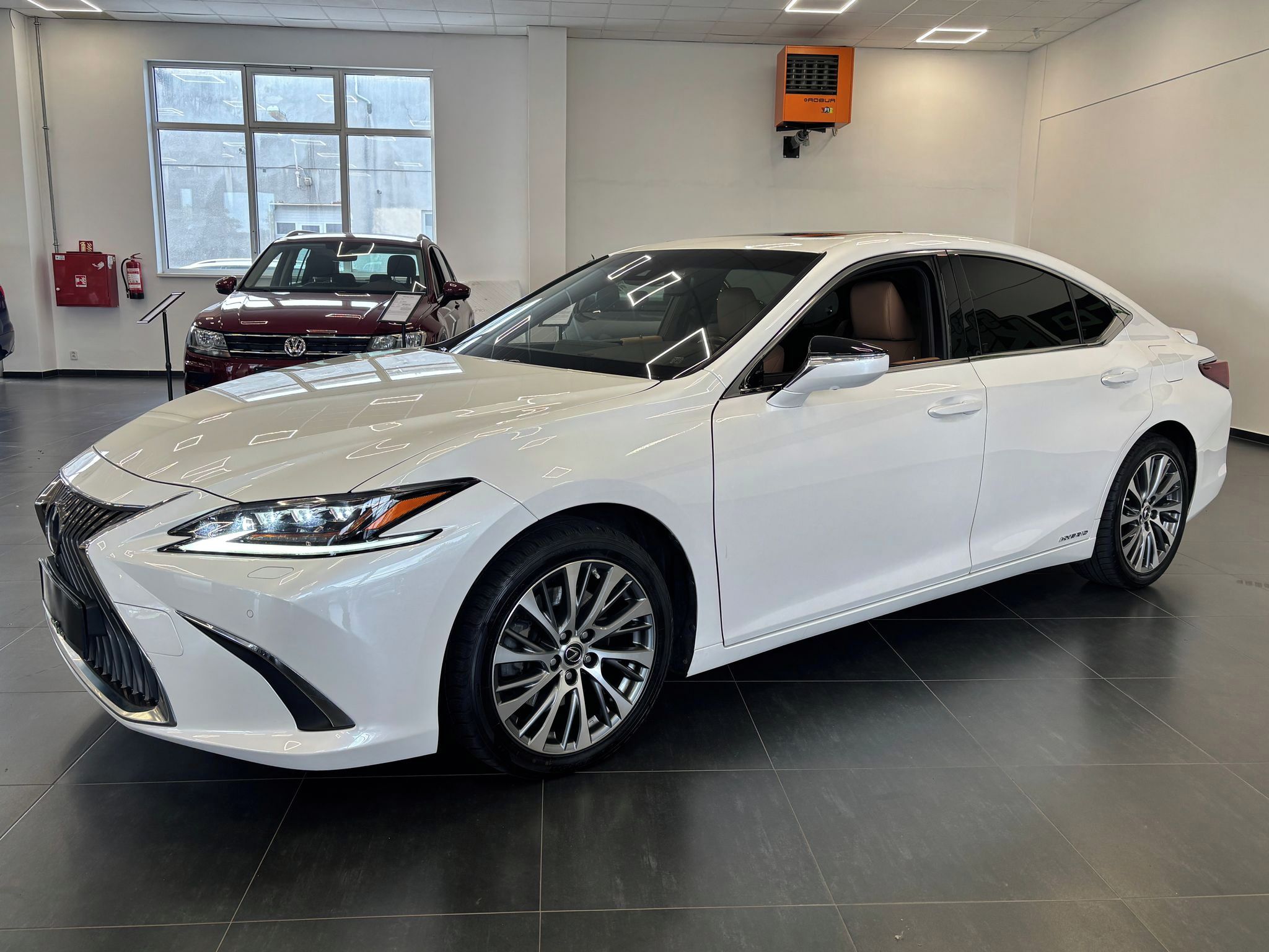 Lexus ES 300h, 160kW, LED, Navi., Šíbr, Kamer - fotka 3