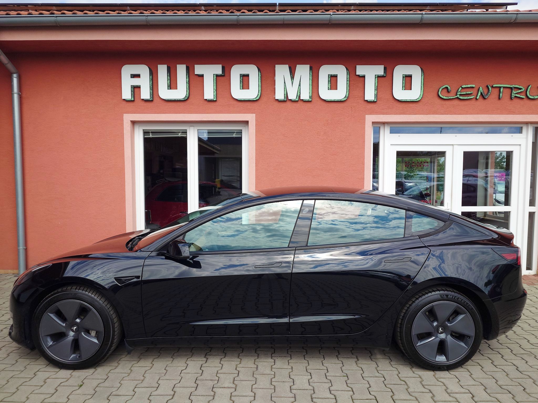 Tesla Model 3, Long Range Dual Motor 366 kW S - fotka 3