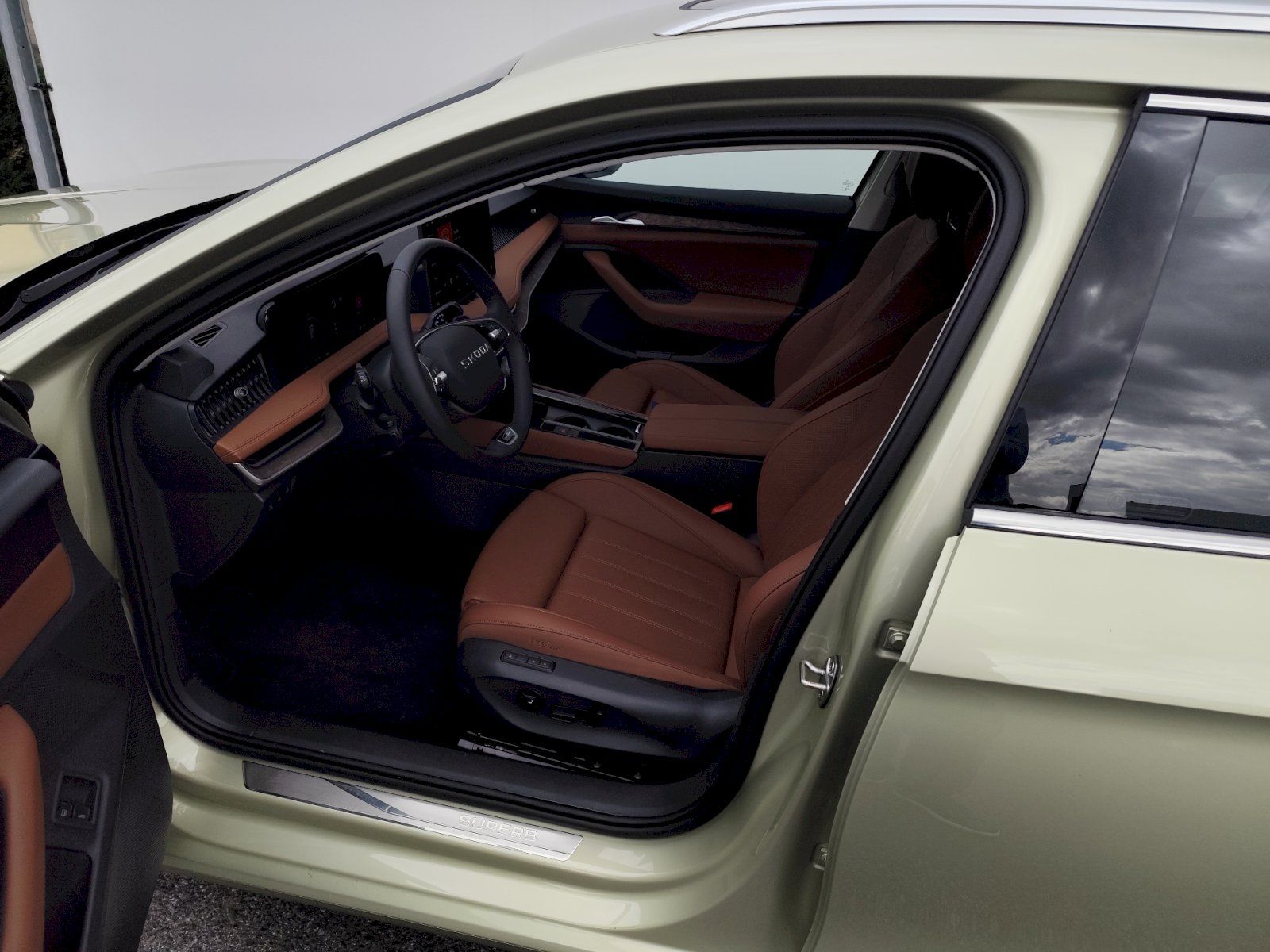 Škoda Superb, Laurin & Klement 1.5 TSI iV / - fotka 6