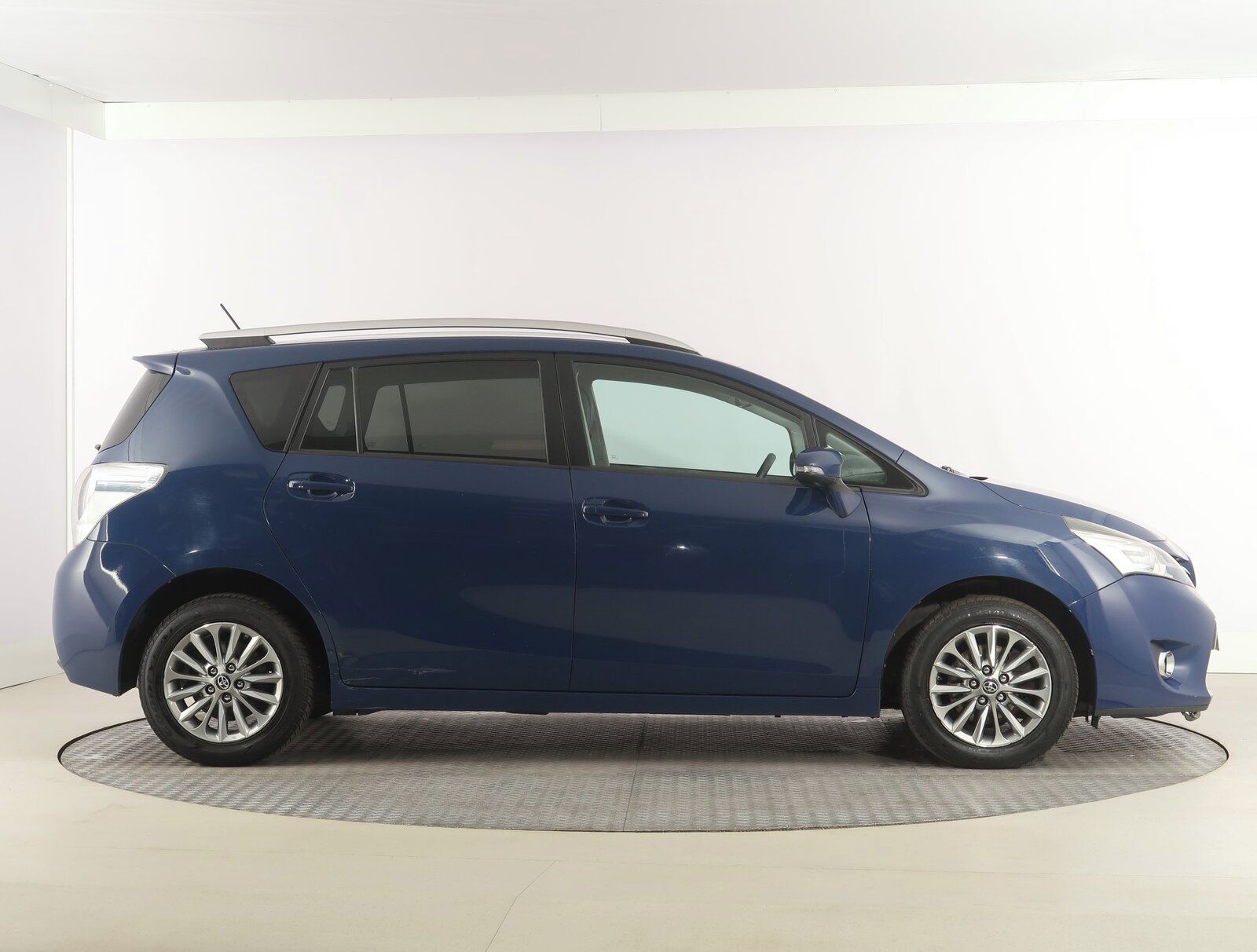 Toyota Verso, 1.6 D-4D, Xenony - fotka 6