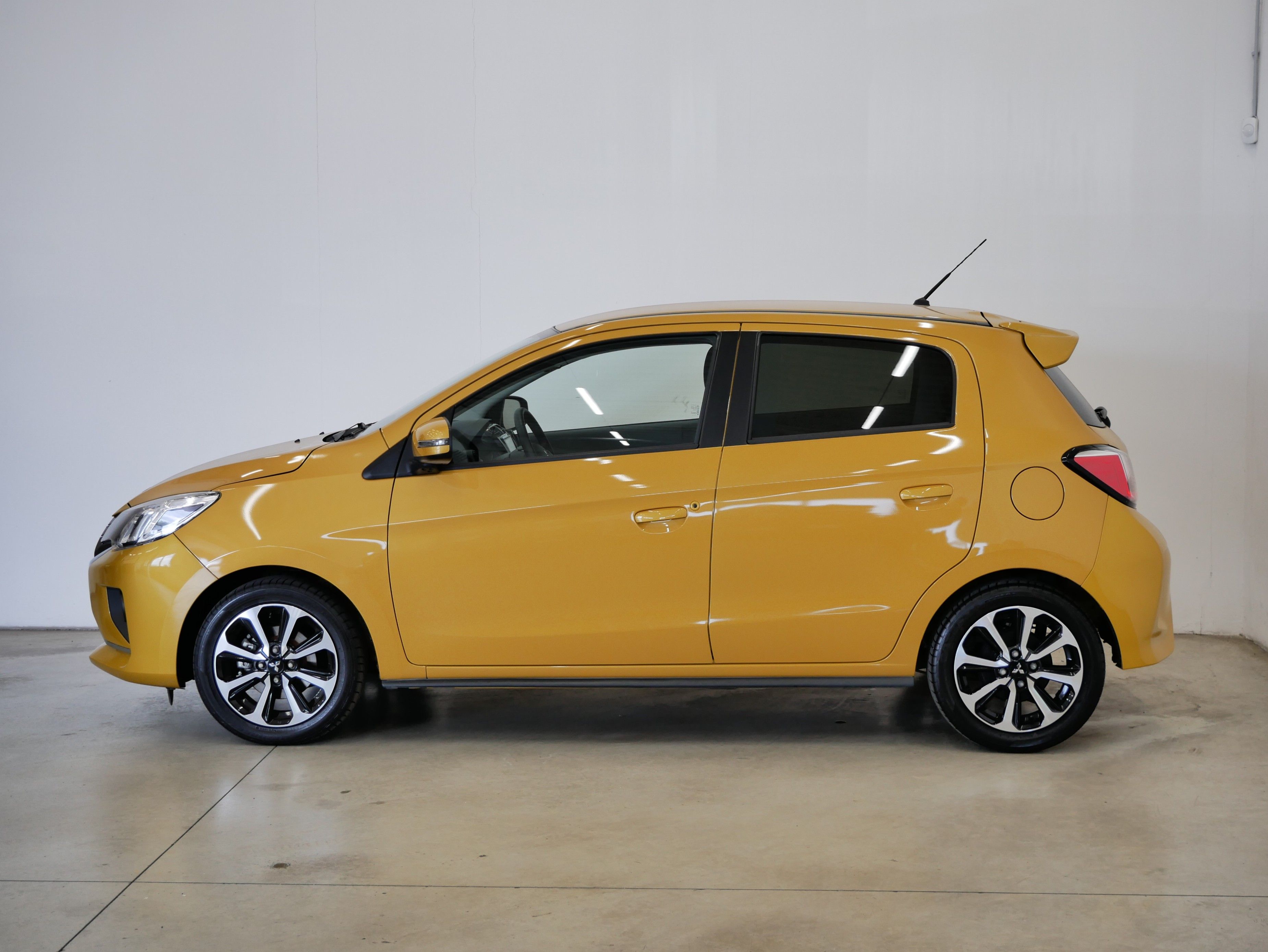 Mitsubishi Space Star, 1.2 MIVEC 52 kW - fotka 3