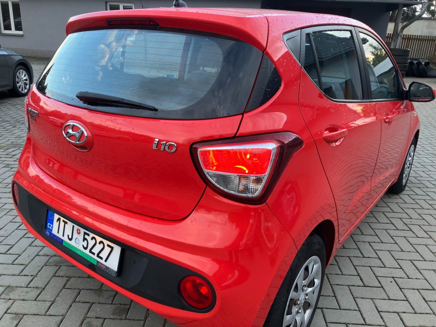 Hyundai i10, 1.0 FAMILY CLUB KLIMA 1.MAJ.ČR - fotka 3