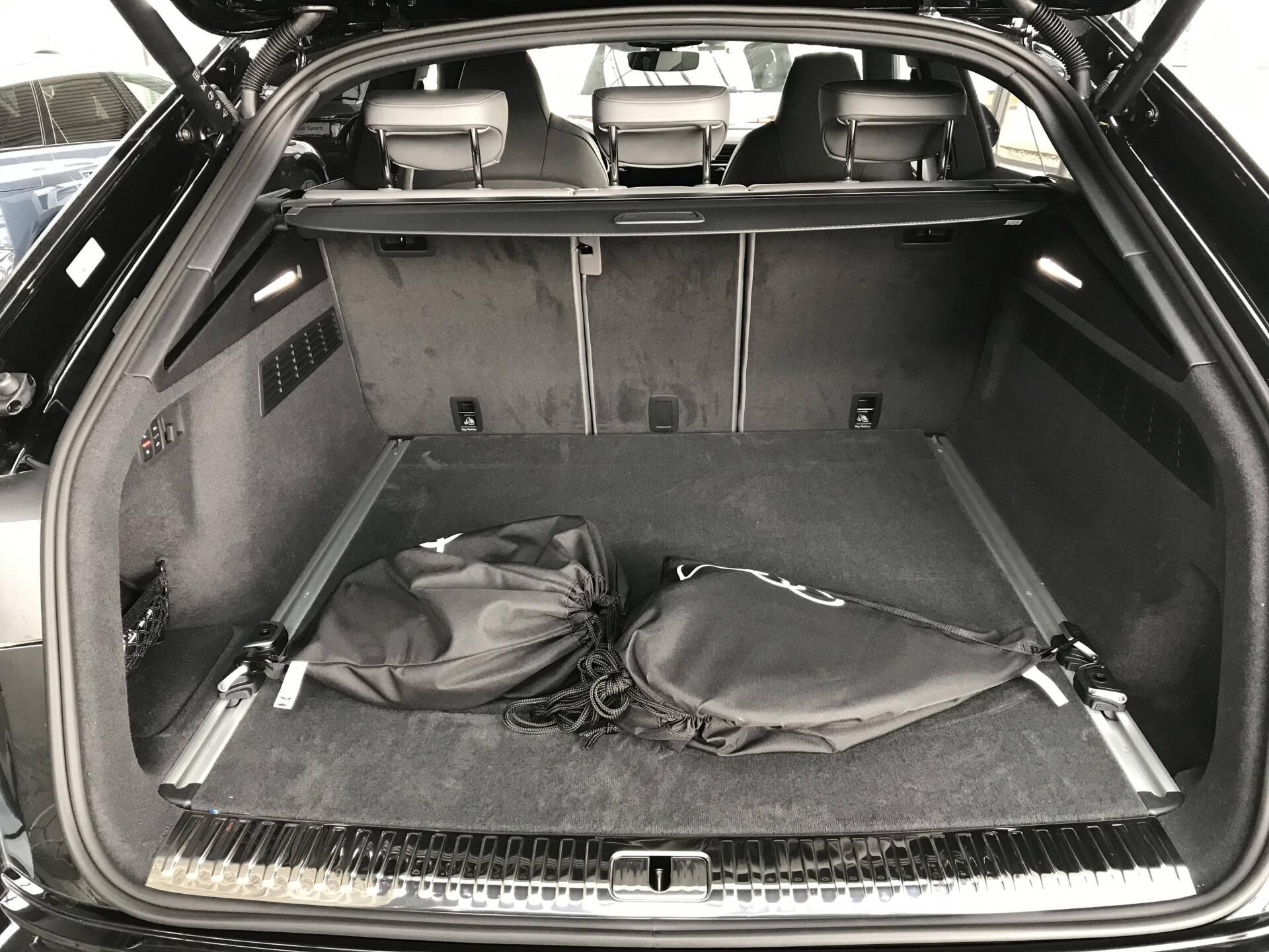 Audi Q8, SUV 60 Quattro 8TT 3,0TFSIe - fotka 6