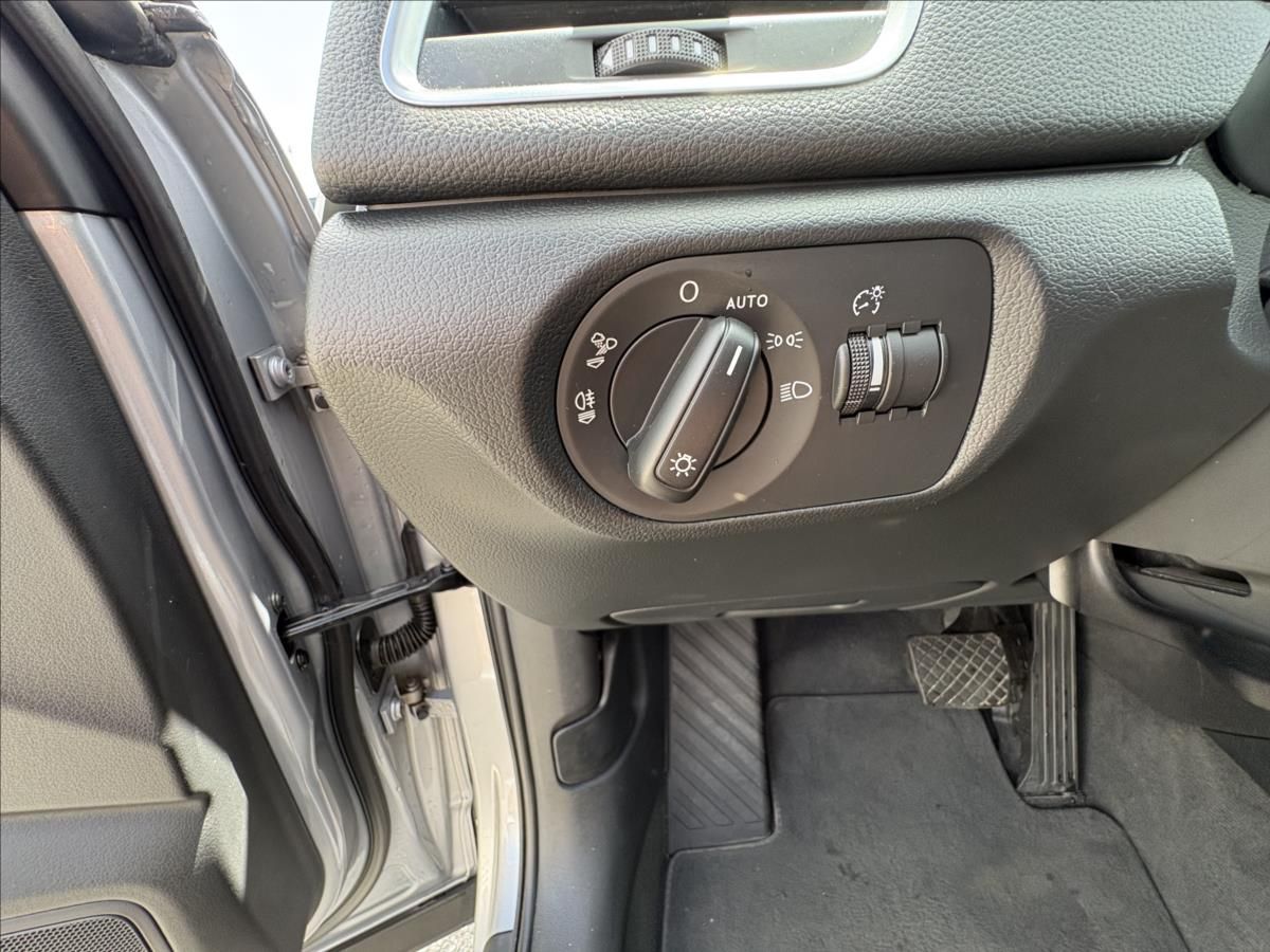 Audi Q3, 2,0 TDi110kW,S-tr,Led,Nav,Výhř - fotka 5