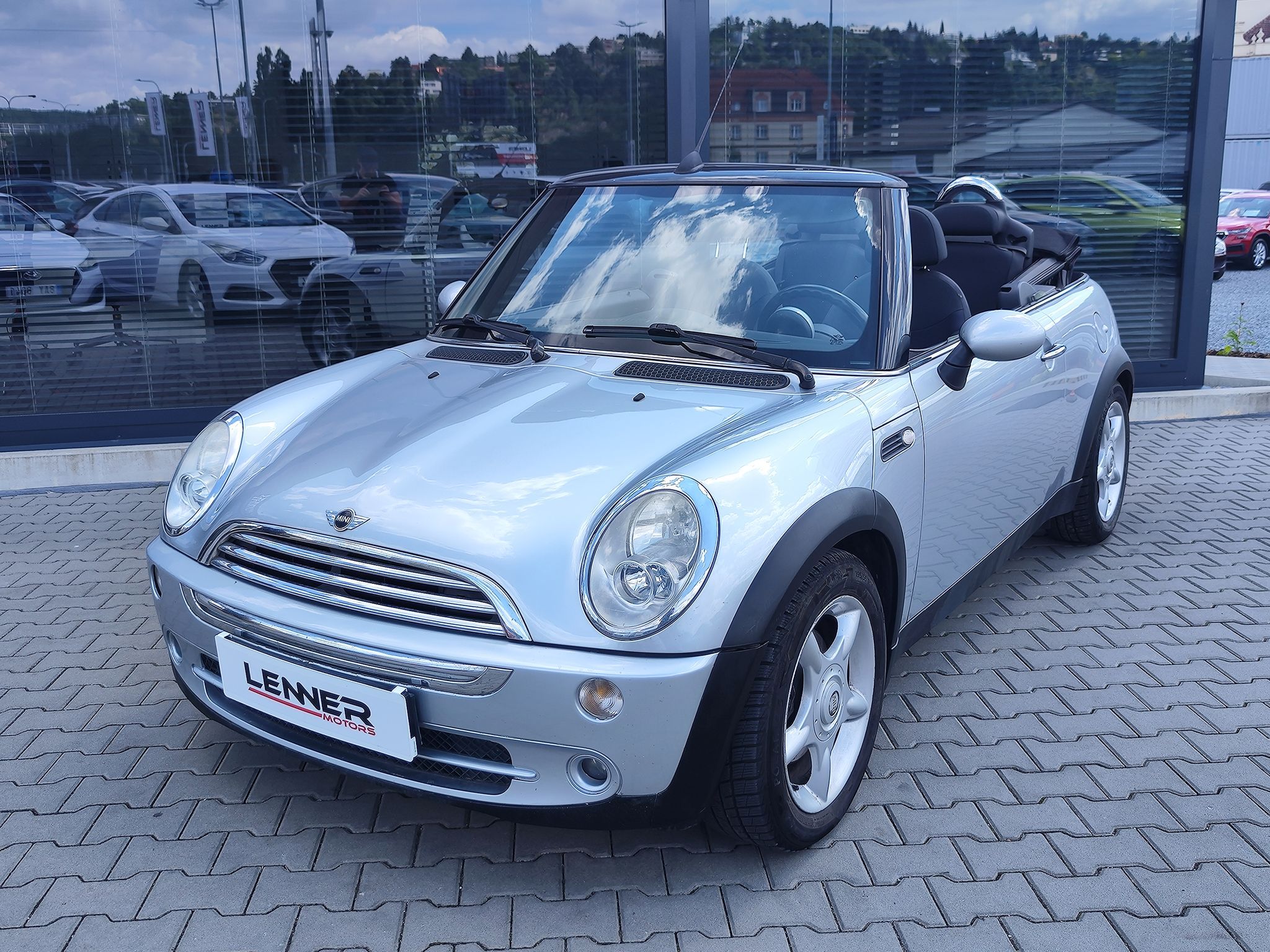 Mini Cooper, 1.6 /66kW ONE Cabrio - fotka 2