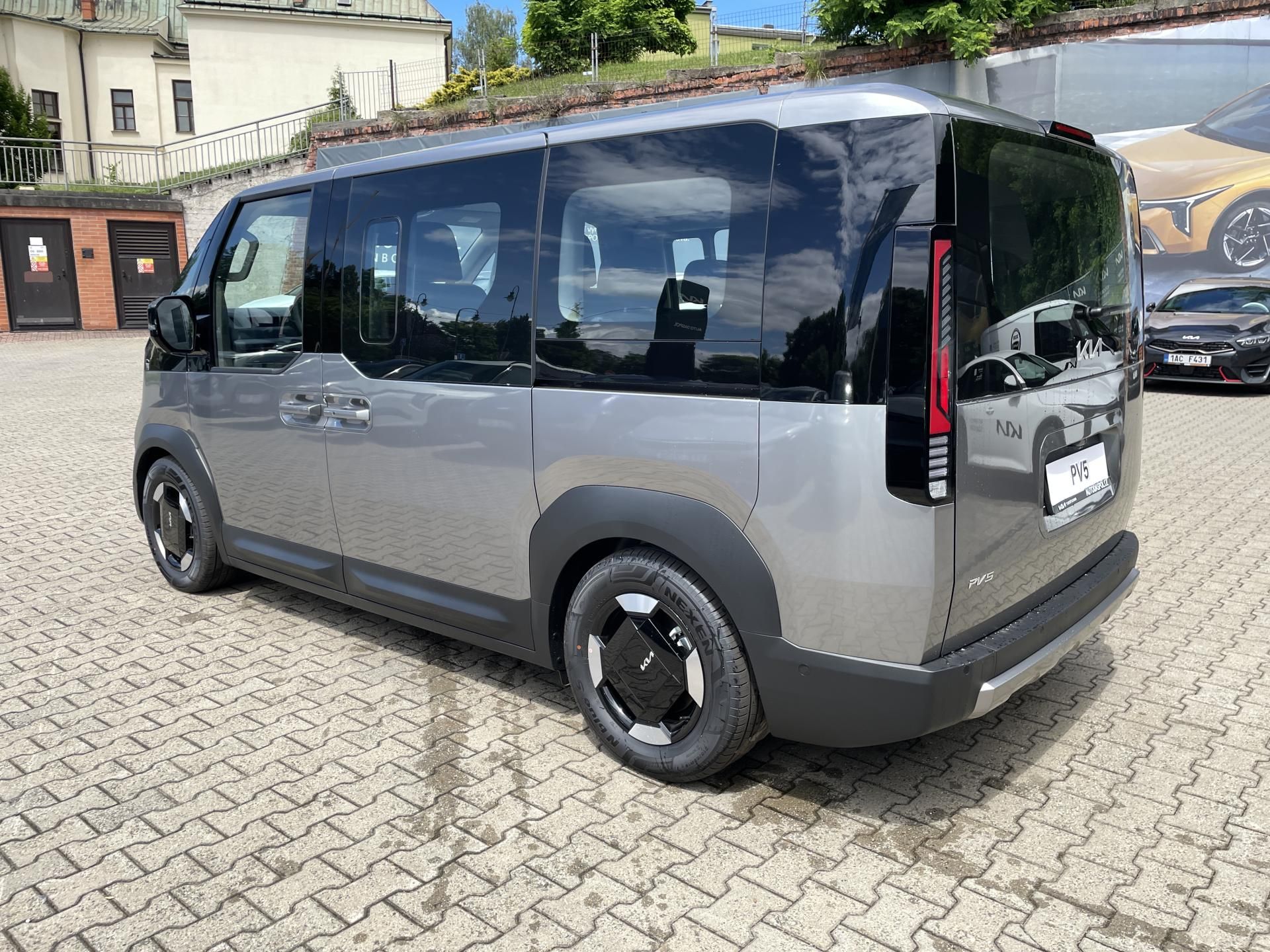 Kia PV5, 5P 4x2 ELITE 120 KW + 71,2 KW - fotka 5