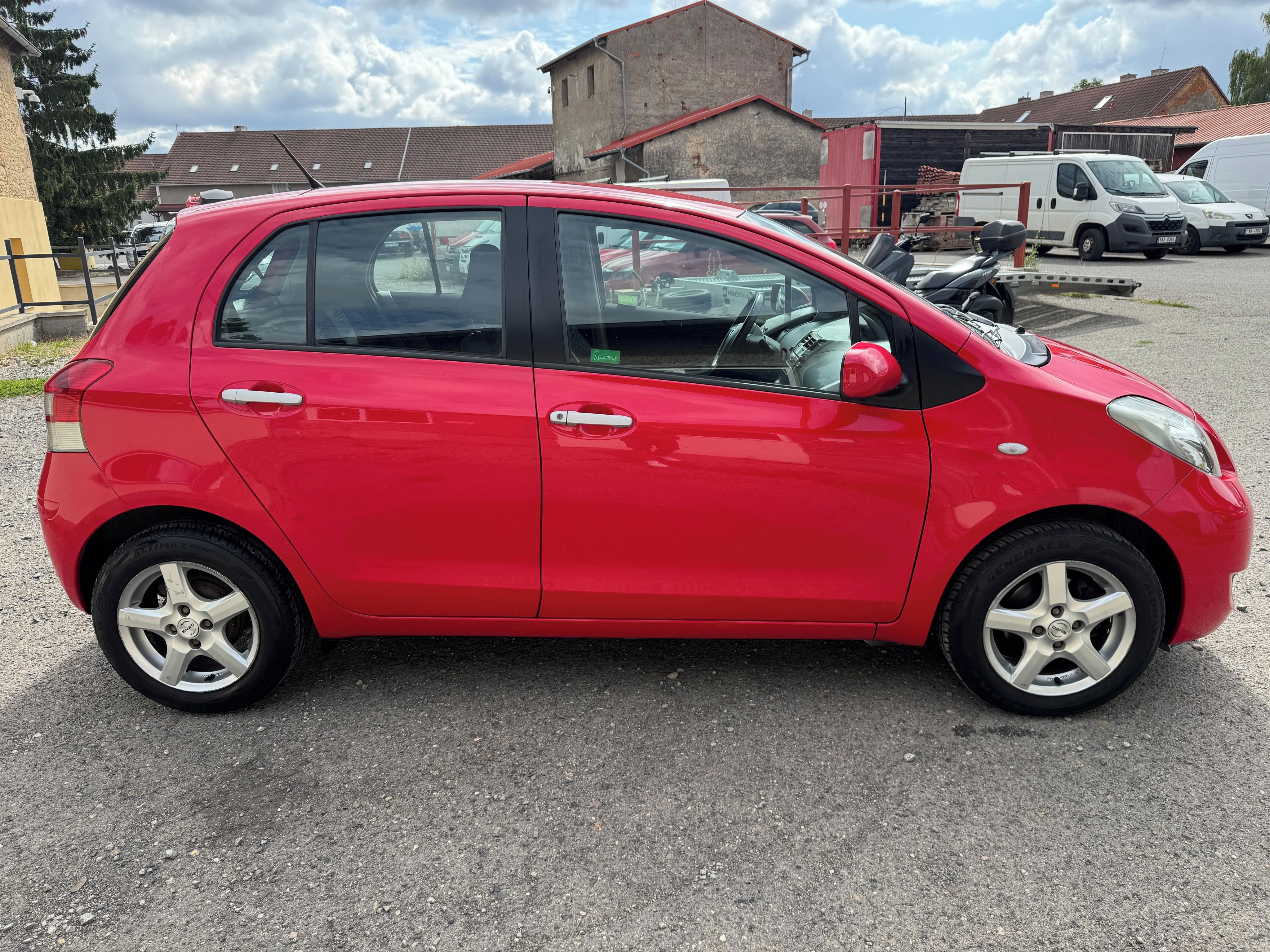 Toyota Yaris, 1.3i KLIMA CZ - fotka 4
