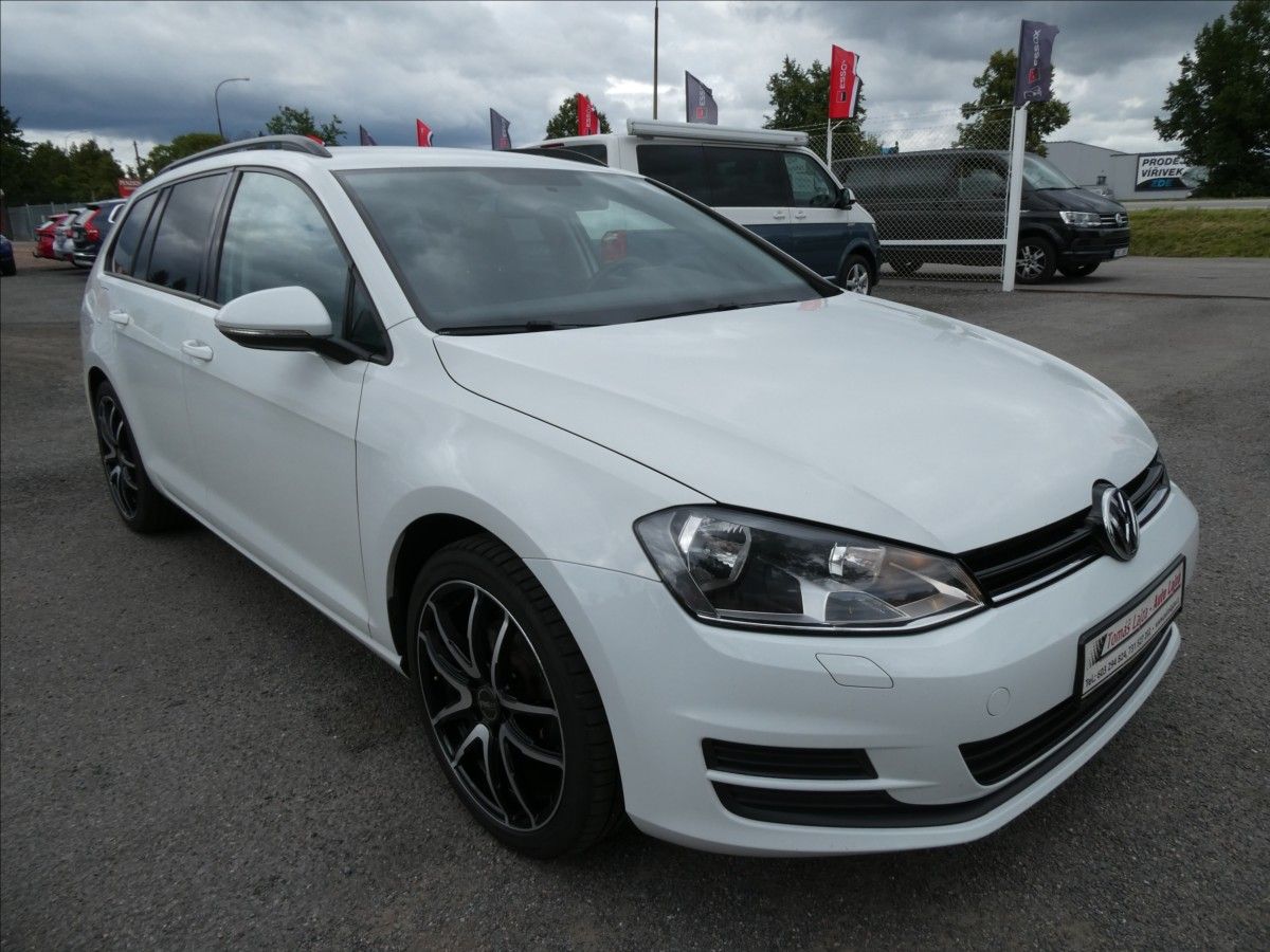 Volkswagen Golf, 1,2 TSi 81kW 2x kola, serviska