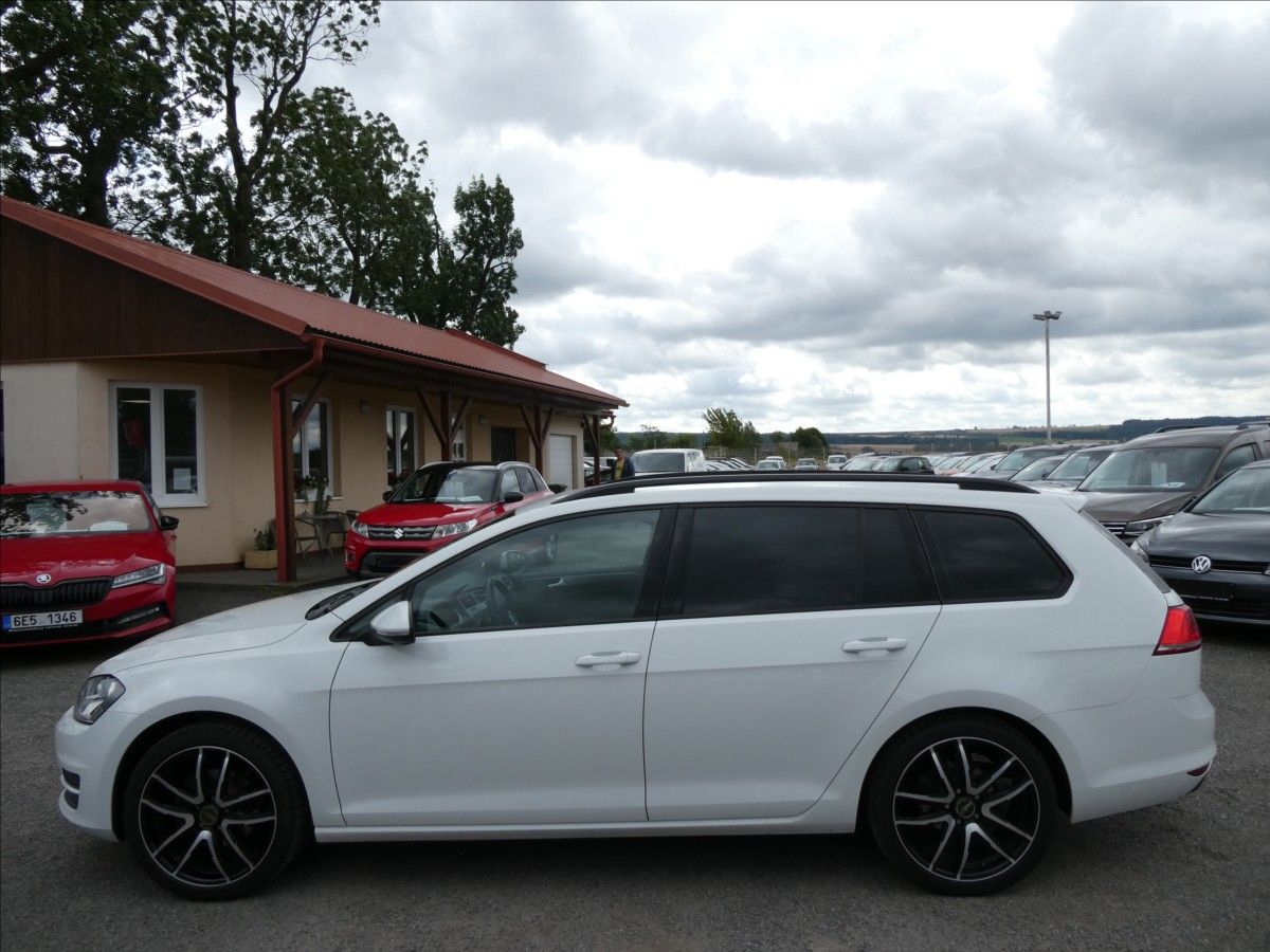 Volkswagen Golf, 1,2 TSi 81kW 2x kola, serviska - fotka 6