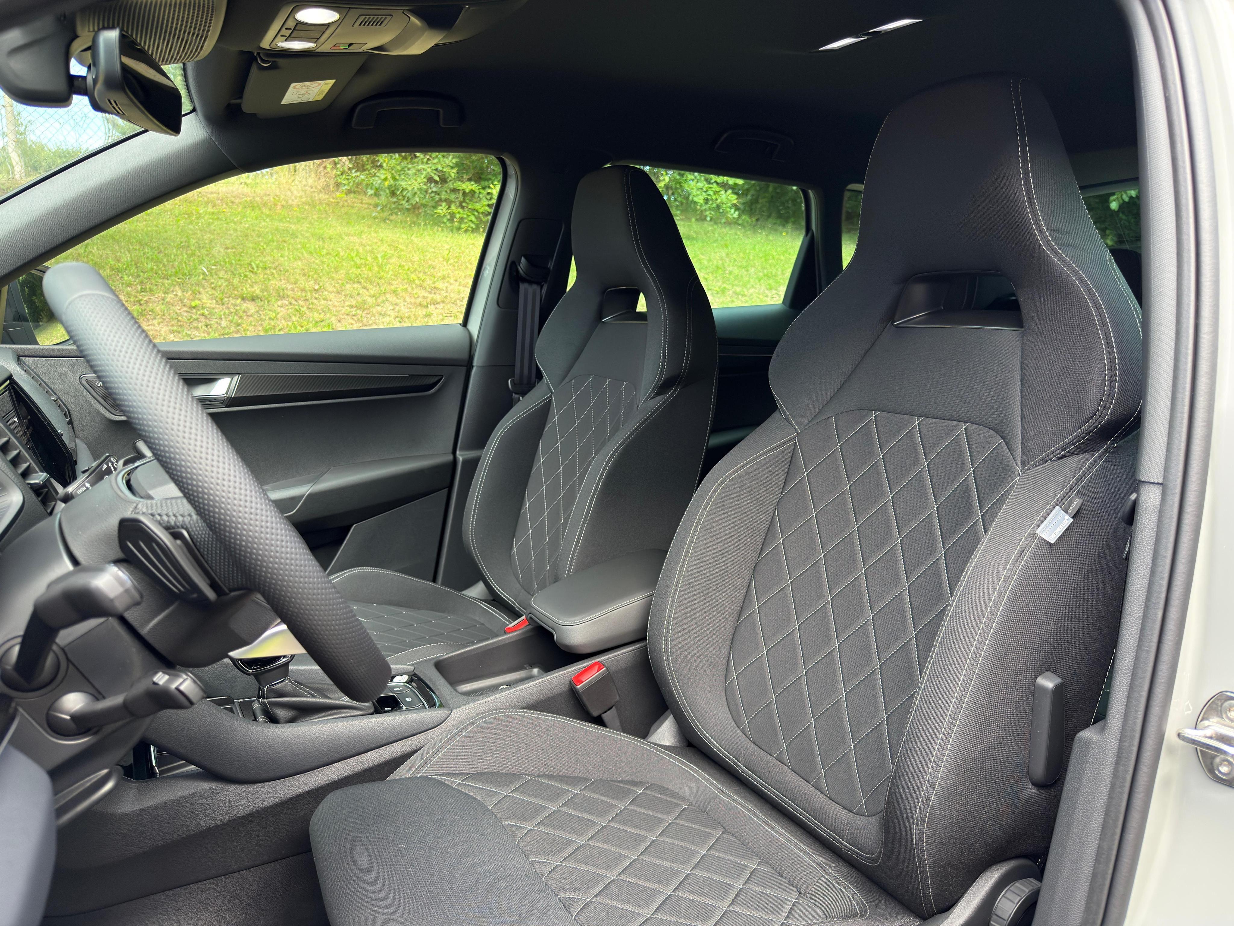 Škoda Karoq, 2.0 TSI 140kW 4x4 Sportline - fotka 6
