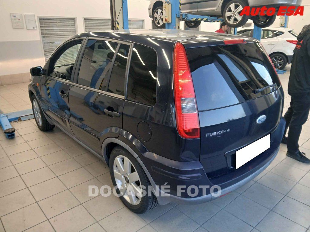 Ford Fusion, 1.6i,ČR,servis.kniha,AC - fotka 2